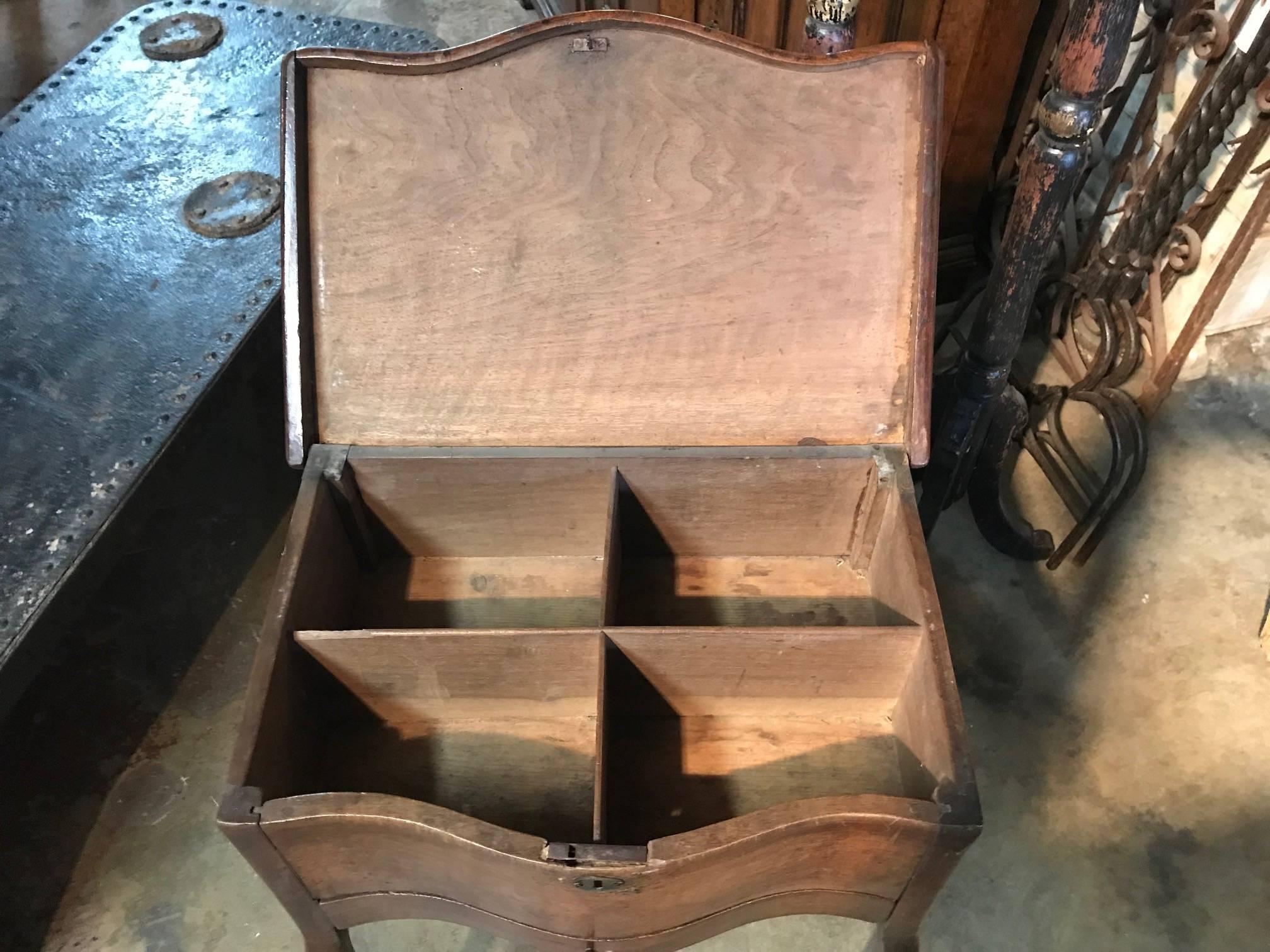 Early 19th Century French Side Table in Walnut 3