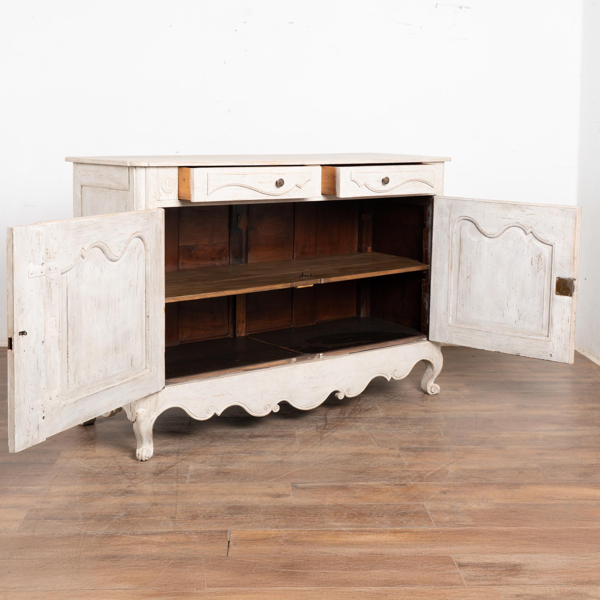 Frühes 19. Jahrhundert Französisches Sideboard Buffet Weiß gestrichen (Land) im Angebot