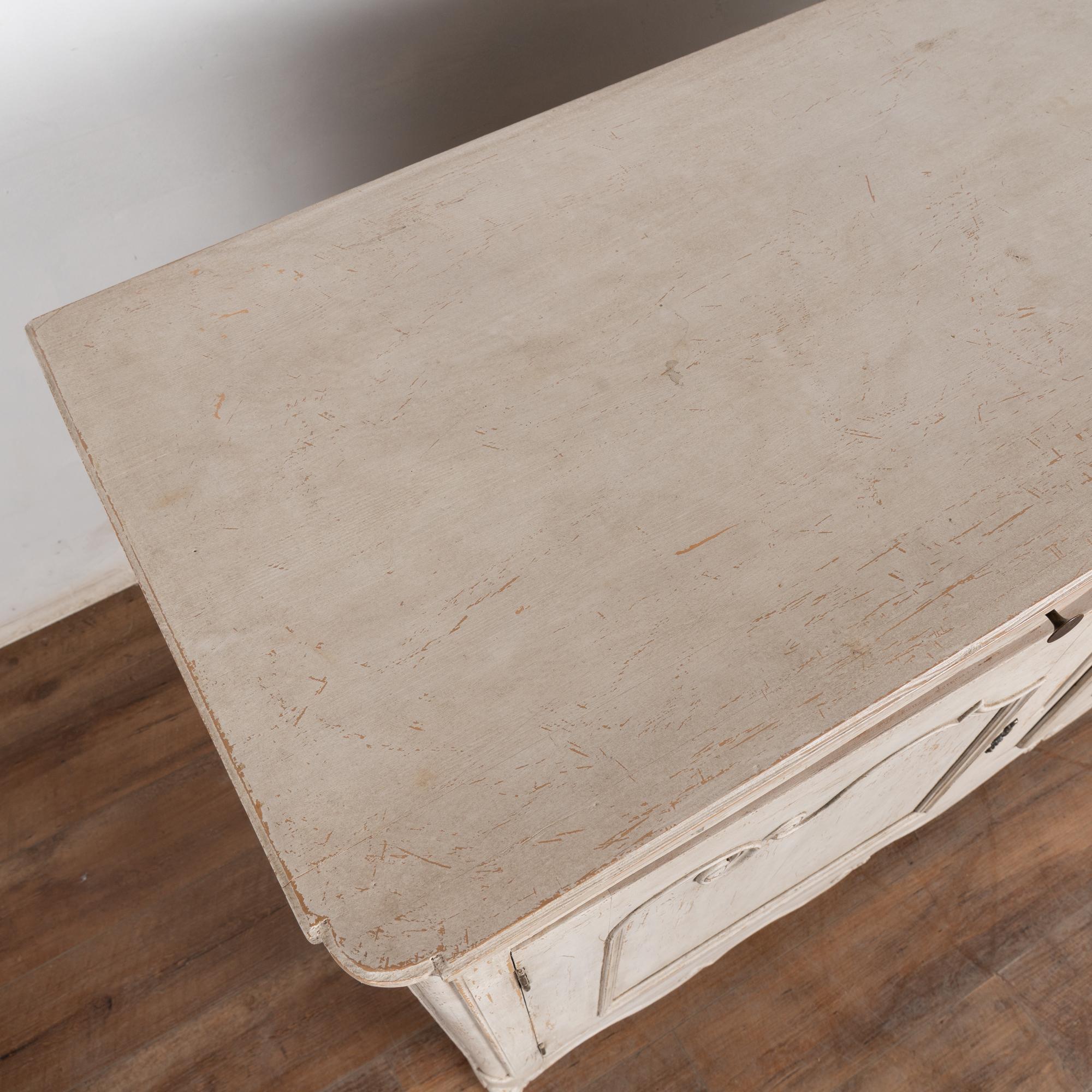 Frühes 19. Jahrhundert Französisches Sideboard Buffet Weiß gestrichen (Holz) im Angebot