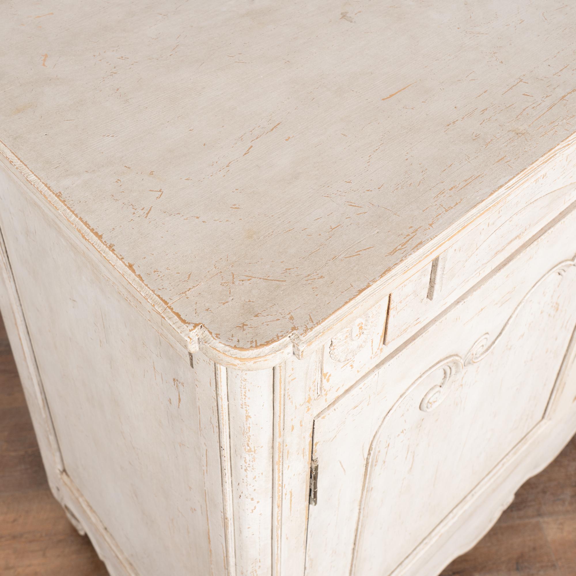 Frühes 19. Jahrhundert Französisches Sideboard Buffet Weiß gestrichen im Angebot 2