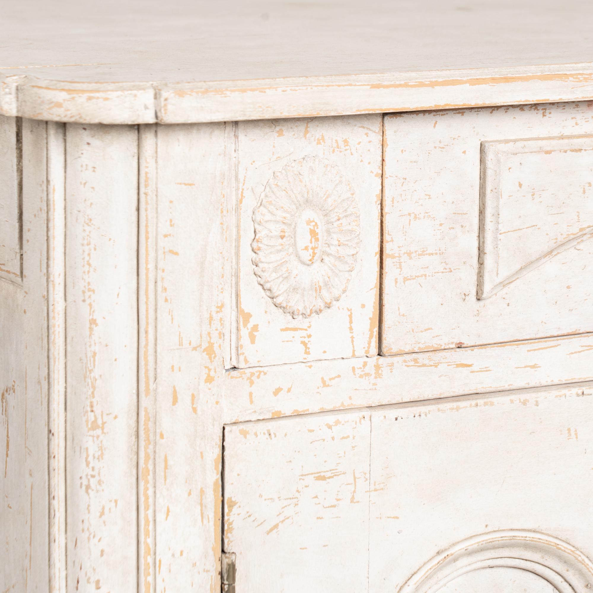 Frühes 19. Jahrhundert Französisches Sideboard Buffet Weiß gestrichen im Angebot 4