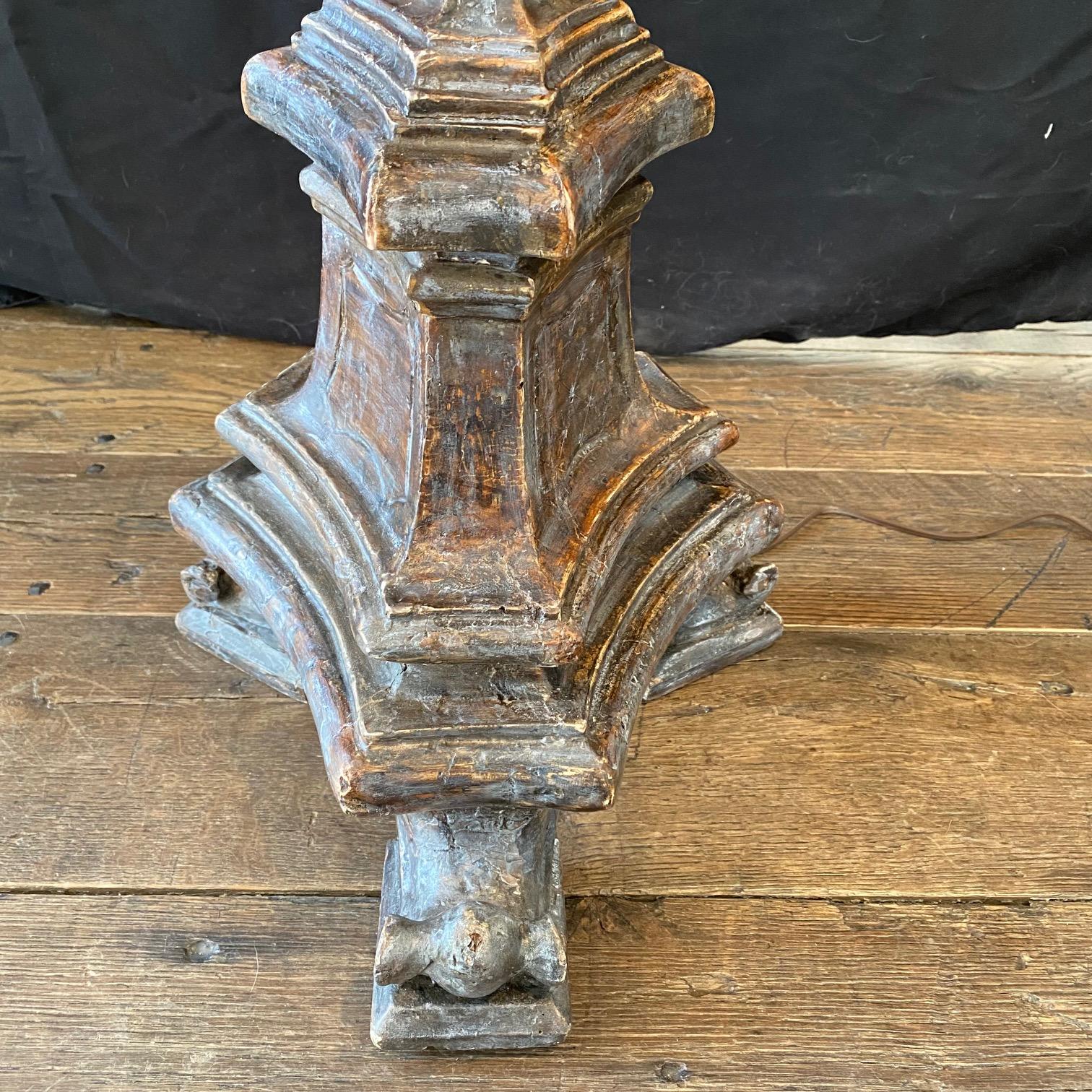 Néoclassique Lampadaire néoclassique français du début du XIXe siècle, peint en argent doré et sculpté en vente