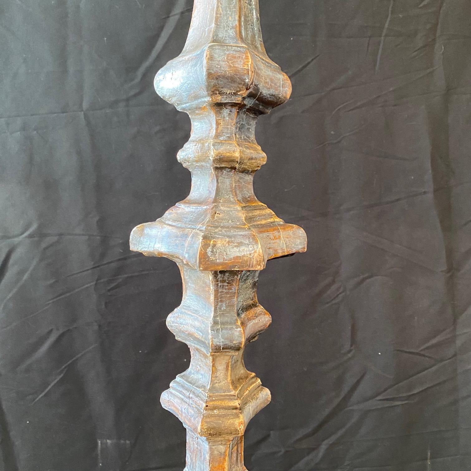 Argenté Lampadaire néoclassique français du début du XIXe siècle, peint en argent doré et sculpté en vente