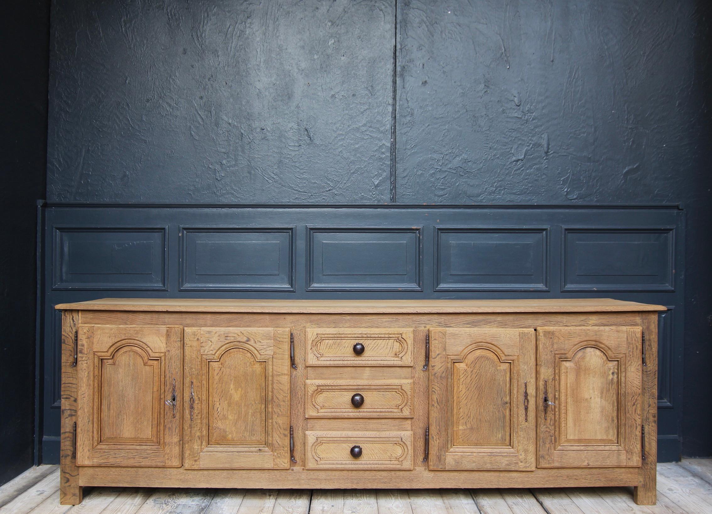 Early 19th Century French Stripped Oak Enfilade Sideboard In Good Condition In Dusseldorf, DE