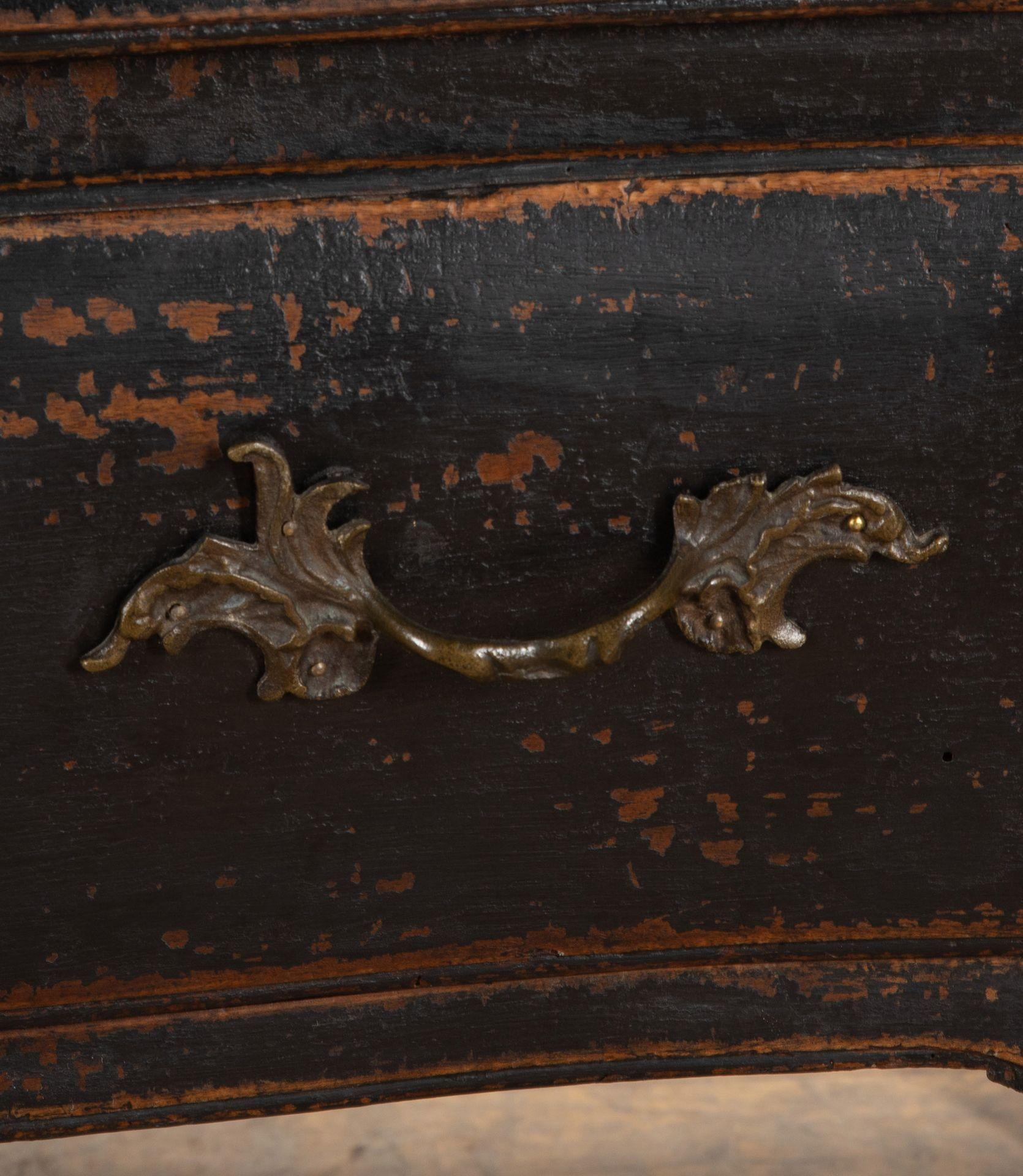 Commode francese a tre cassetti dell'inizio del XIX secolo in vendita 4