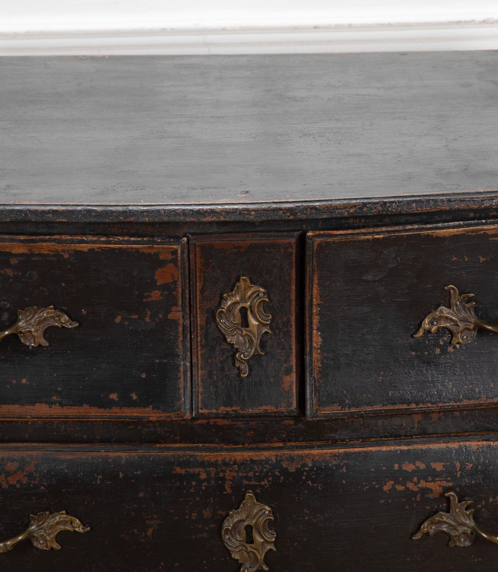 Commode francese a tre cassetti dell'inizio del XIX secolo in vendita 5