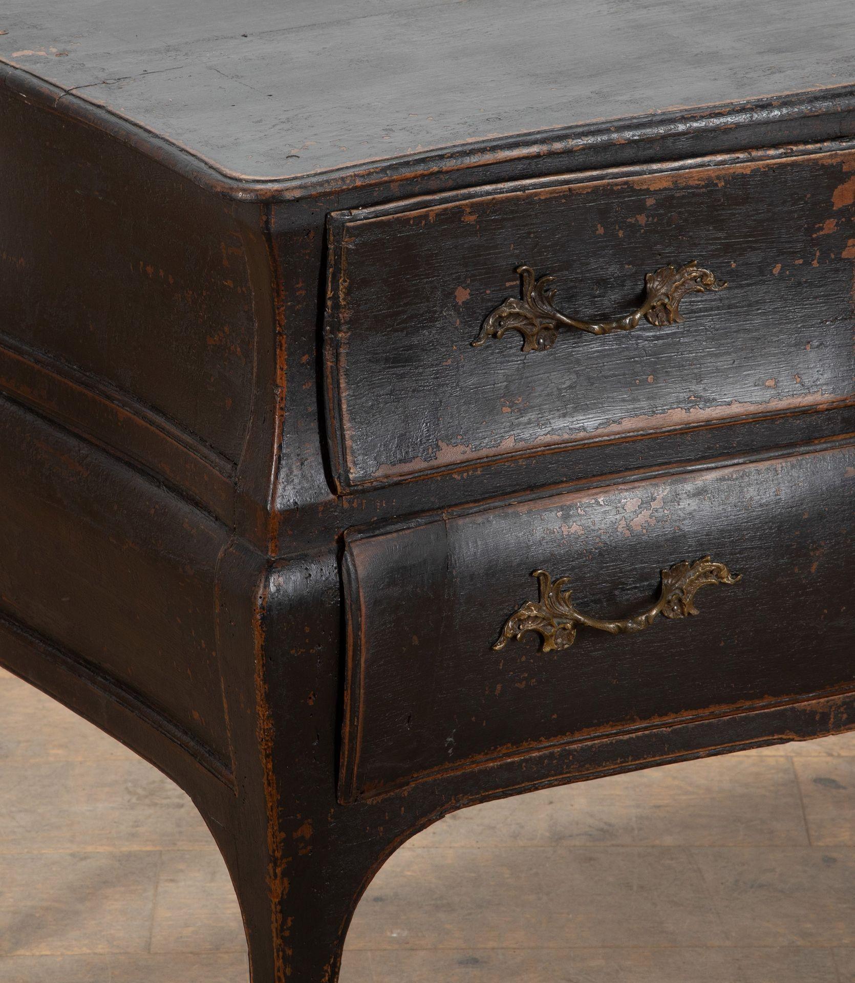 Commode francese a tre cassetti dell'inizio del XIX secolo in vendita 2