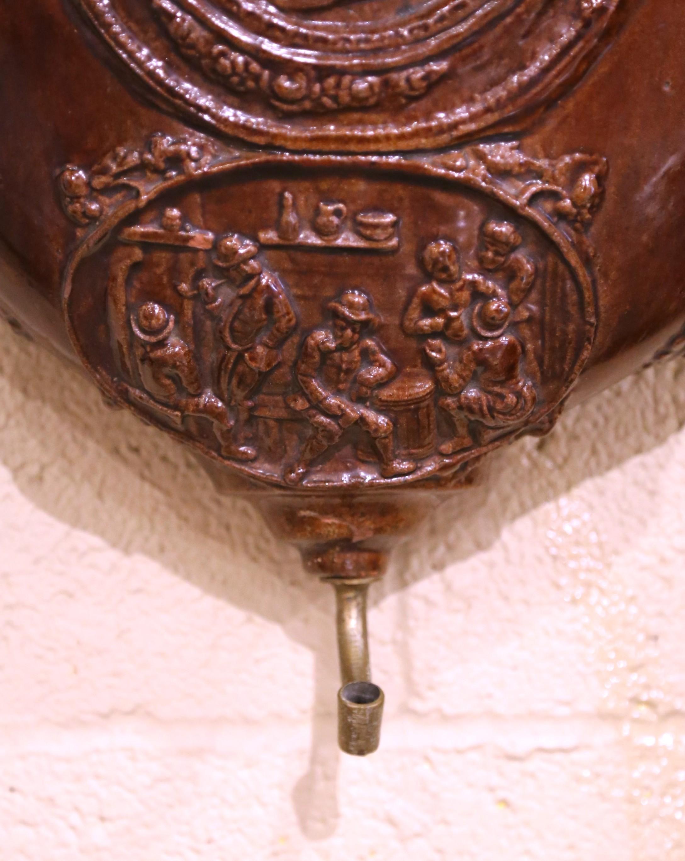 XIXe siècle Fontaine Lavabo en terre cuite murale française du début du 19e siècle en vente