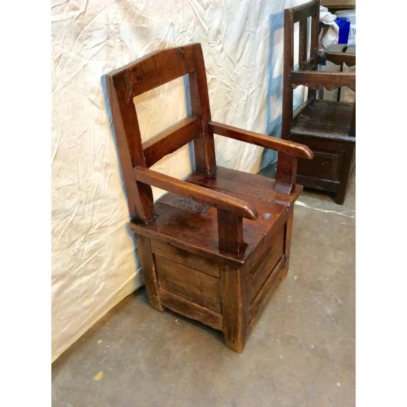 Early 19th Century French Walnut Armchair In Good Condition For Sale In Burton, TX