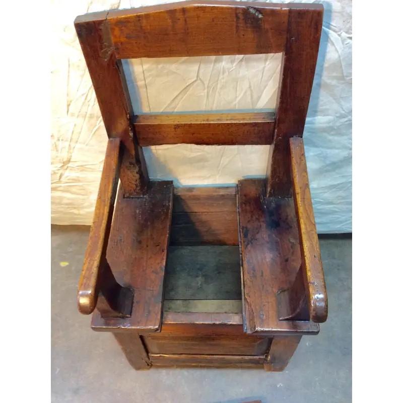 Early 19th Century French Walnut Armchair For Sale 1