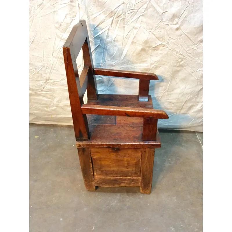 Early 19th Century French Walnut Armchair For Sale 2