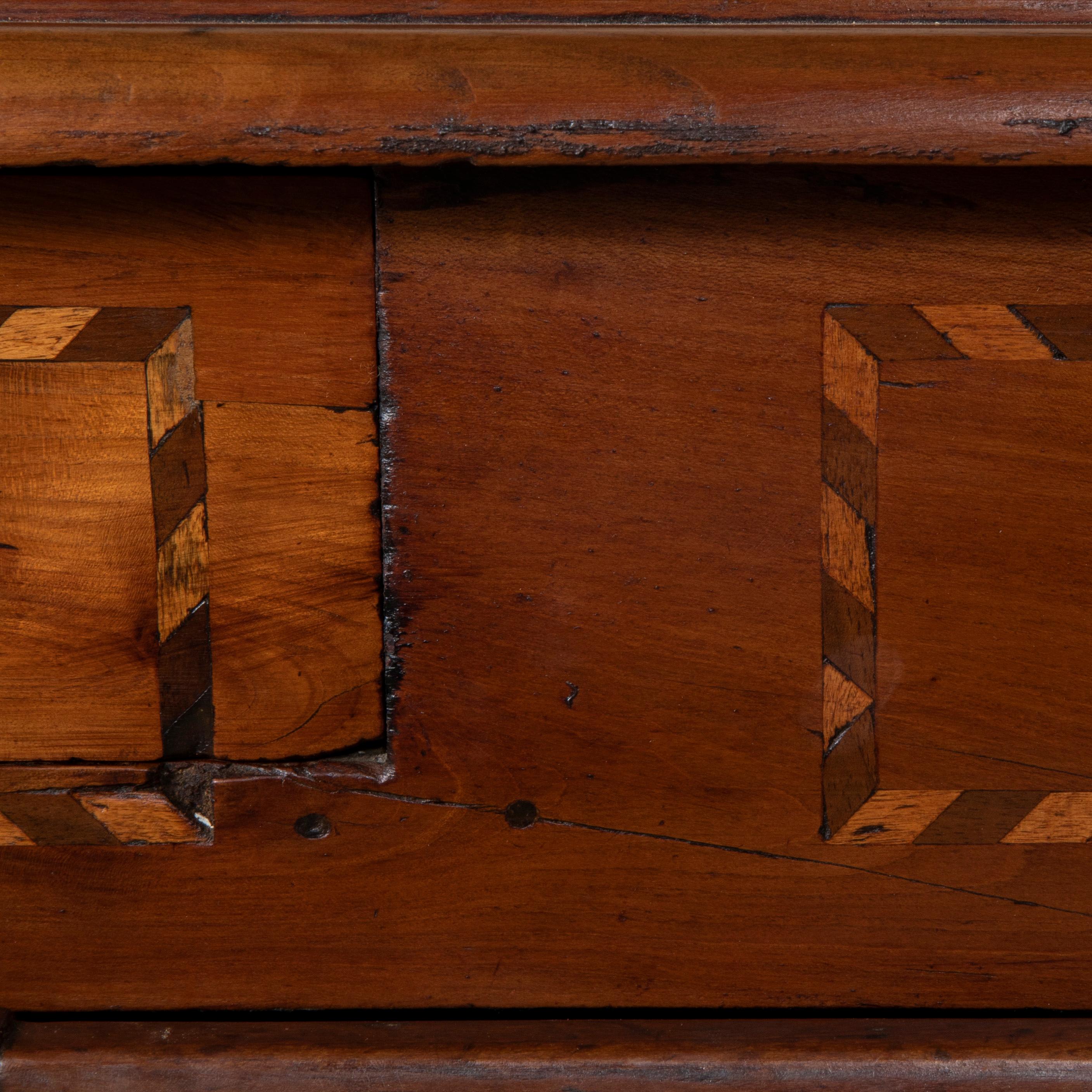 Early 19th Century French Walnut Buffet with Marquetry From the Dordogne Region For Sale 11
