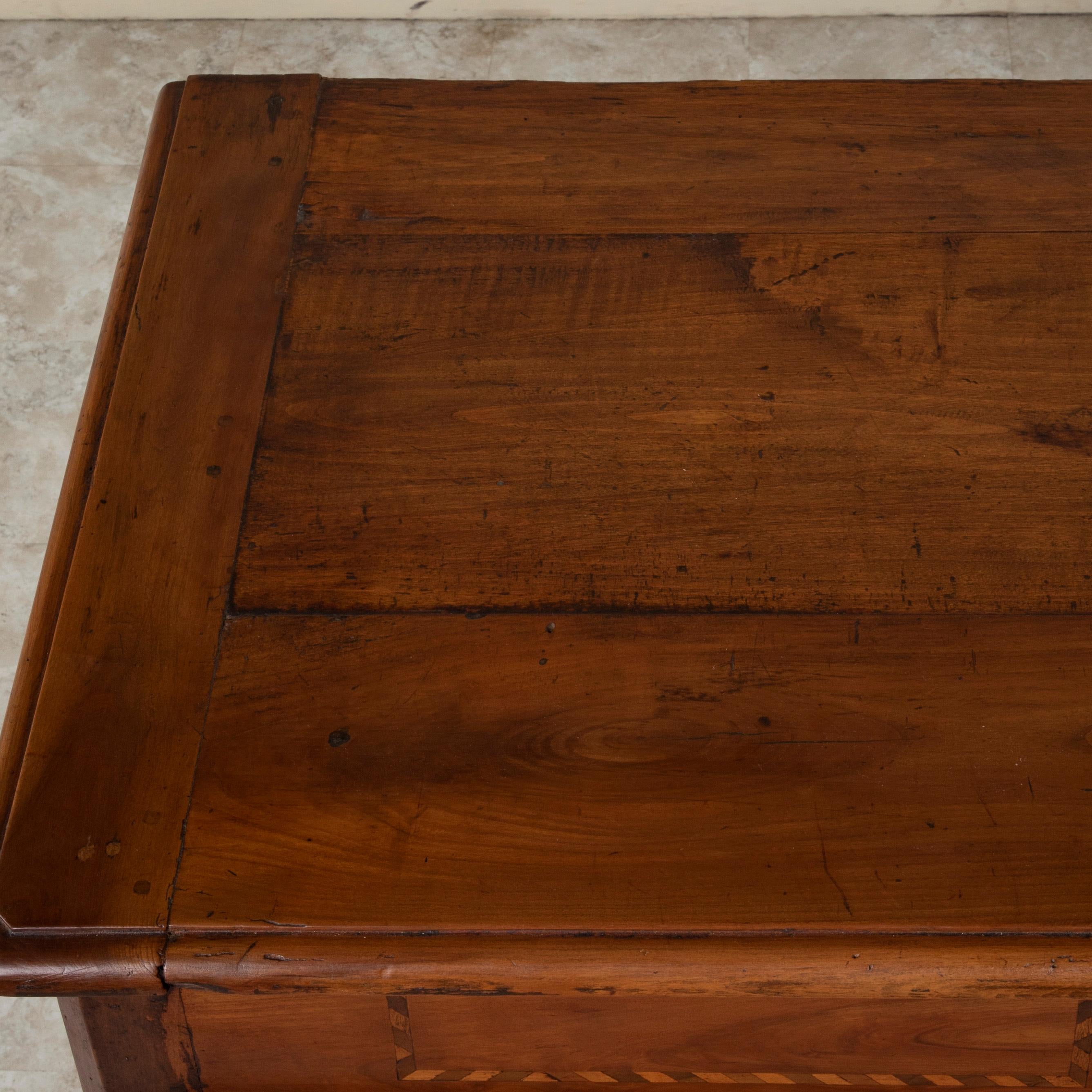 Early 19th Century French Walnut Buffet with Marquetry From the Dordogne Region For Sale 4