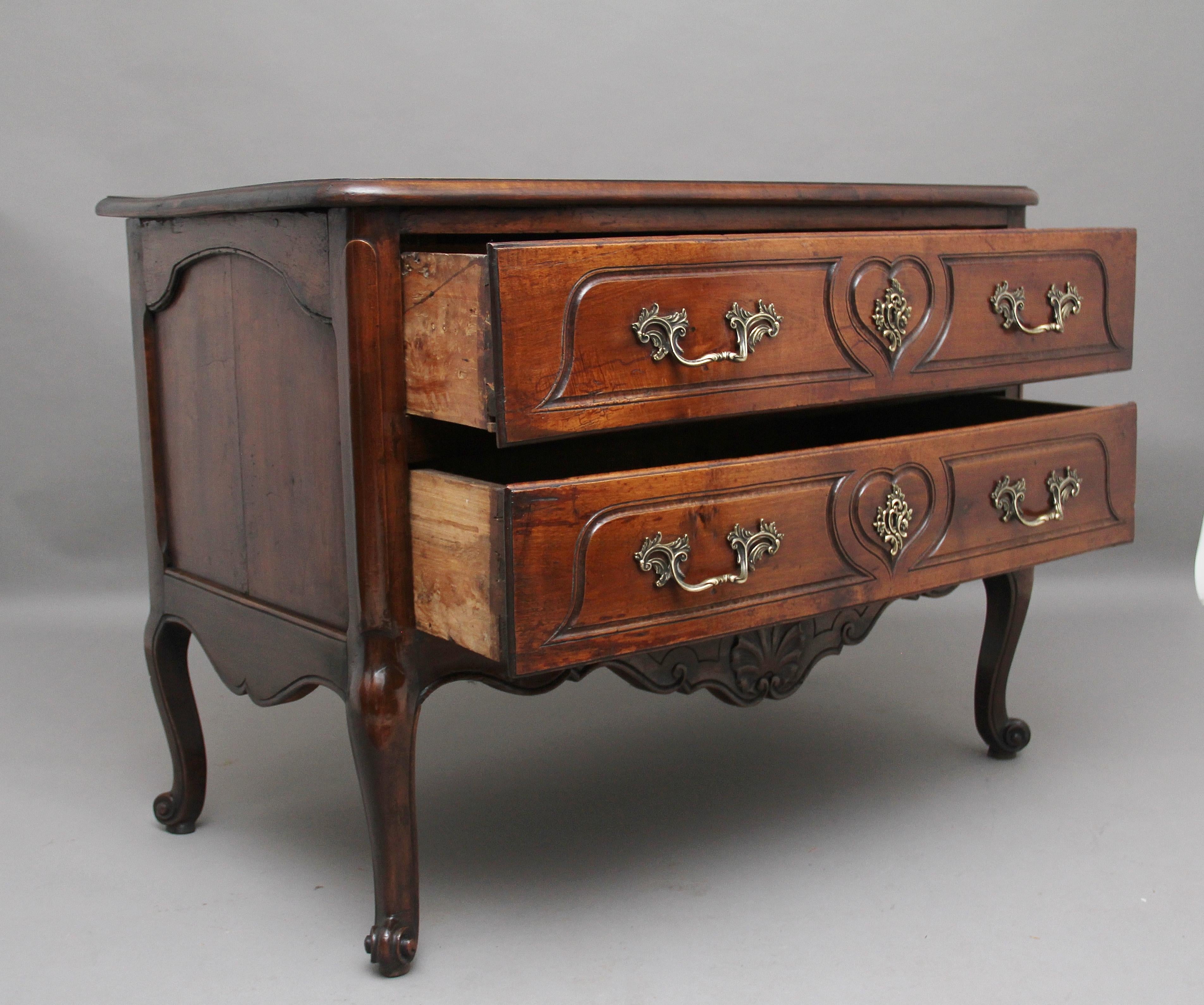 Early 19th Century French Walnut Commode In Good Condition For Sale In Martlesham, GB