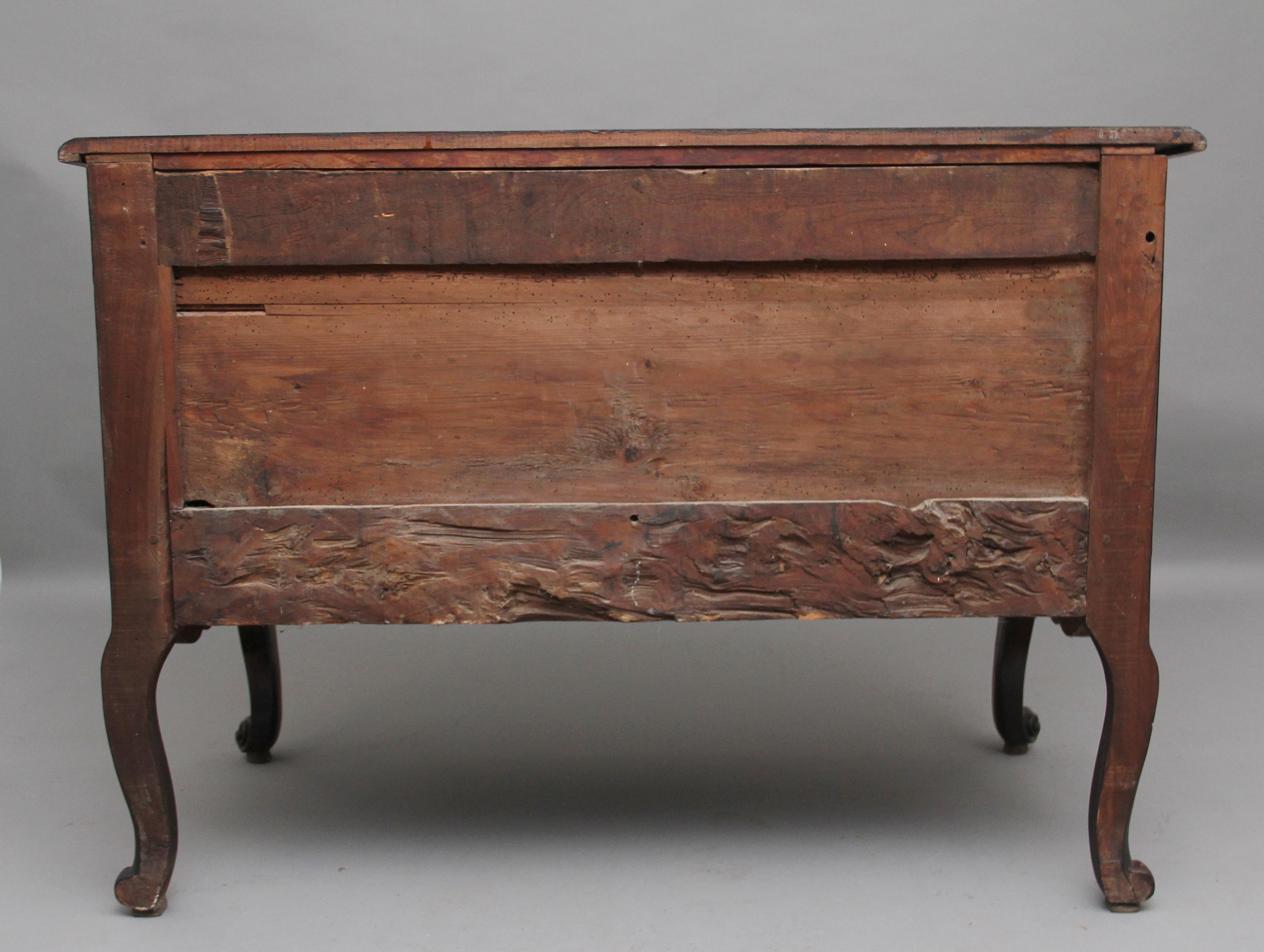 Early 19th Century French Walnut Commode For Sale 2