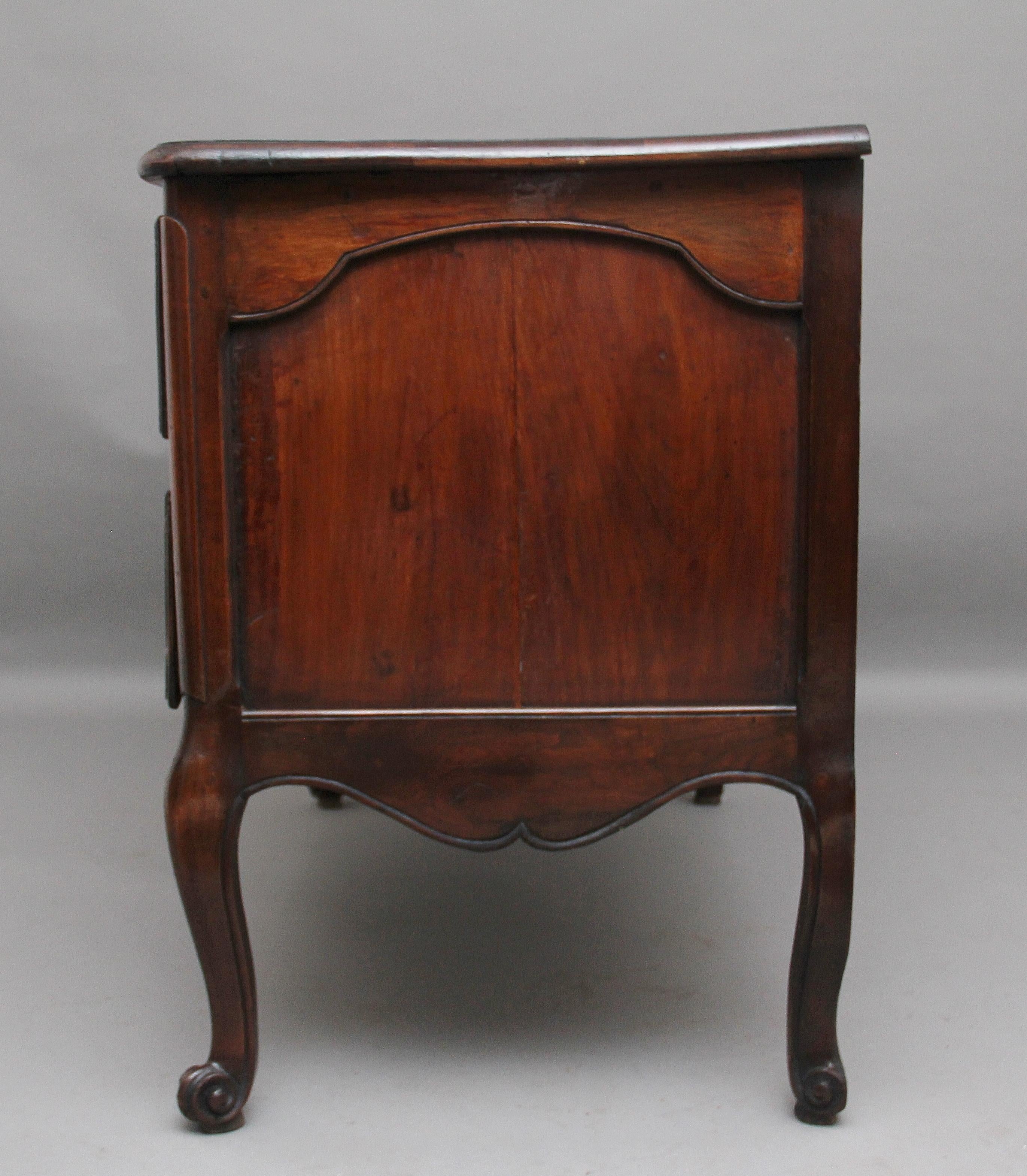 Early 19th Century French Walnut Commode For Sale 3