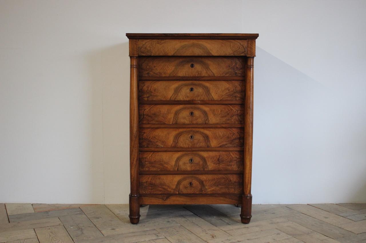 A good quality and with a lovely color, early to mid-19th century French Semainier in walnut, with great proportions, ideal for a bedroom.
7-drawer.
France.