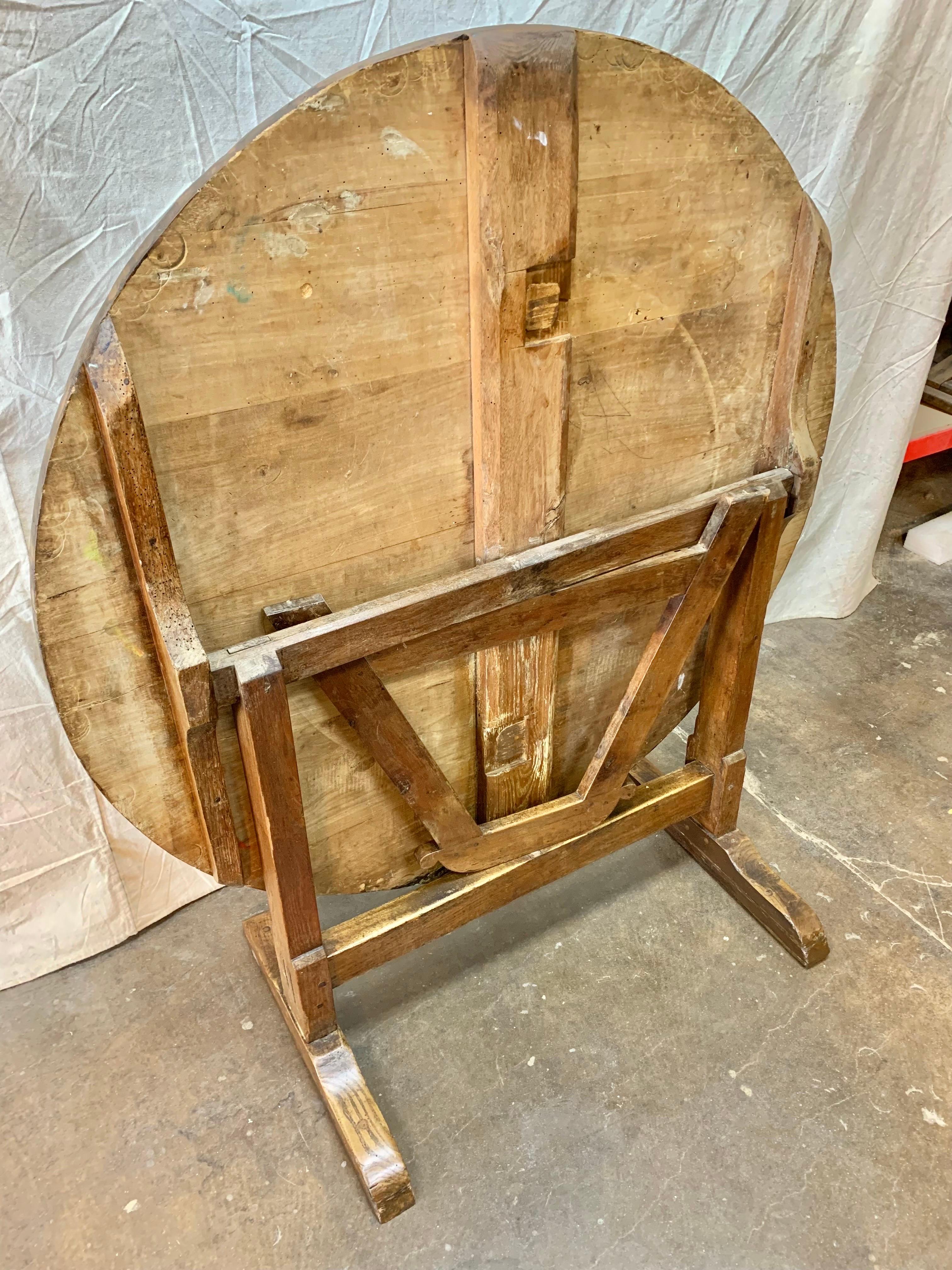 Early 19th Century French Walnut Wine Tasting Table For Sale 8