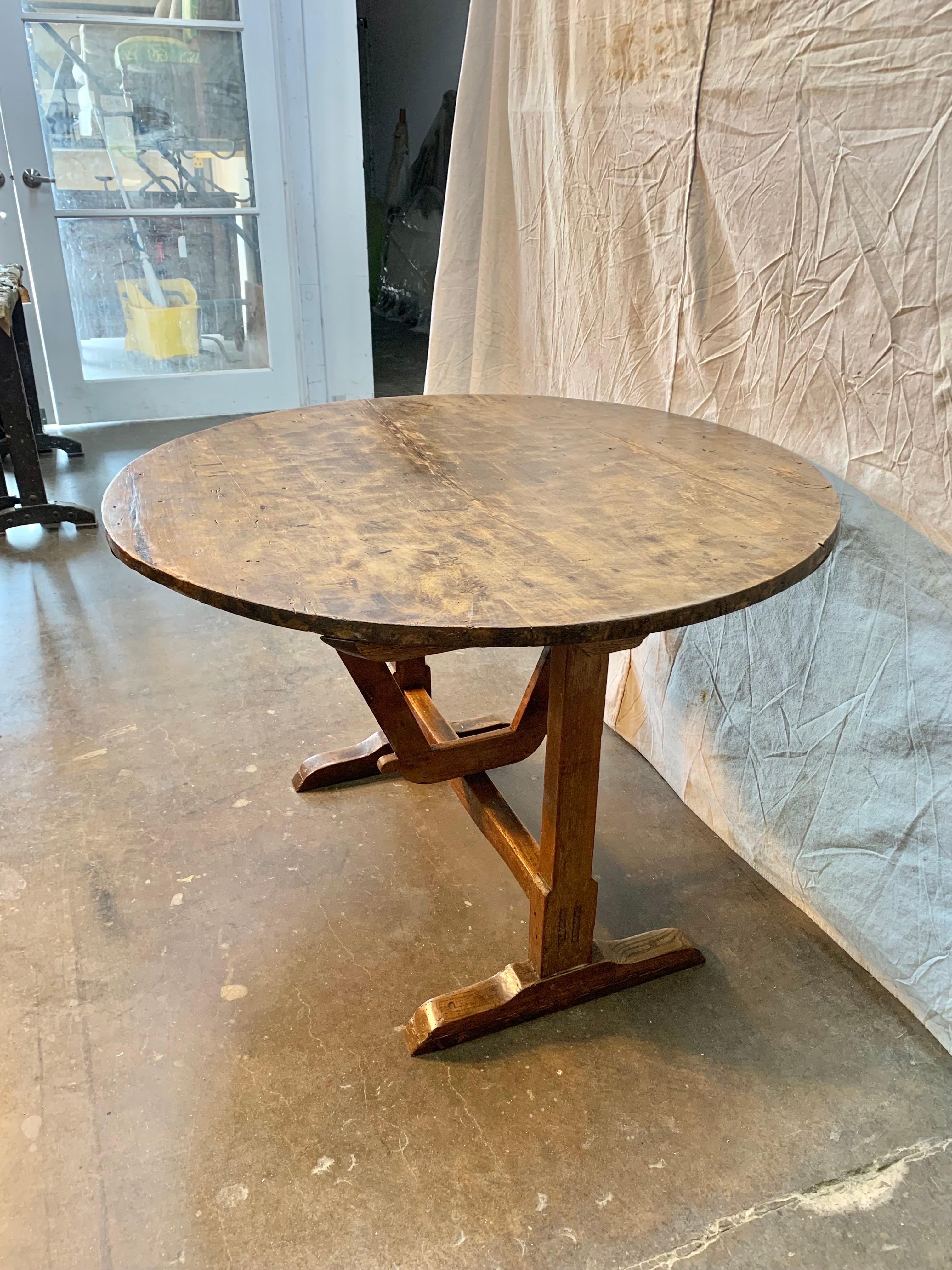 Early 19th Century French Walnut Wine Tasting Table In Good Condition For Sale In Burton, TX