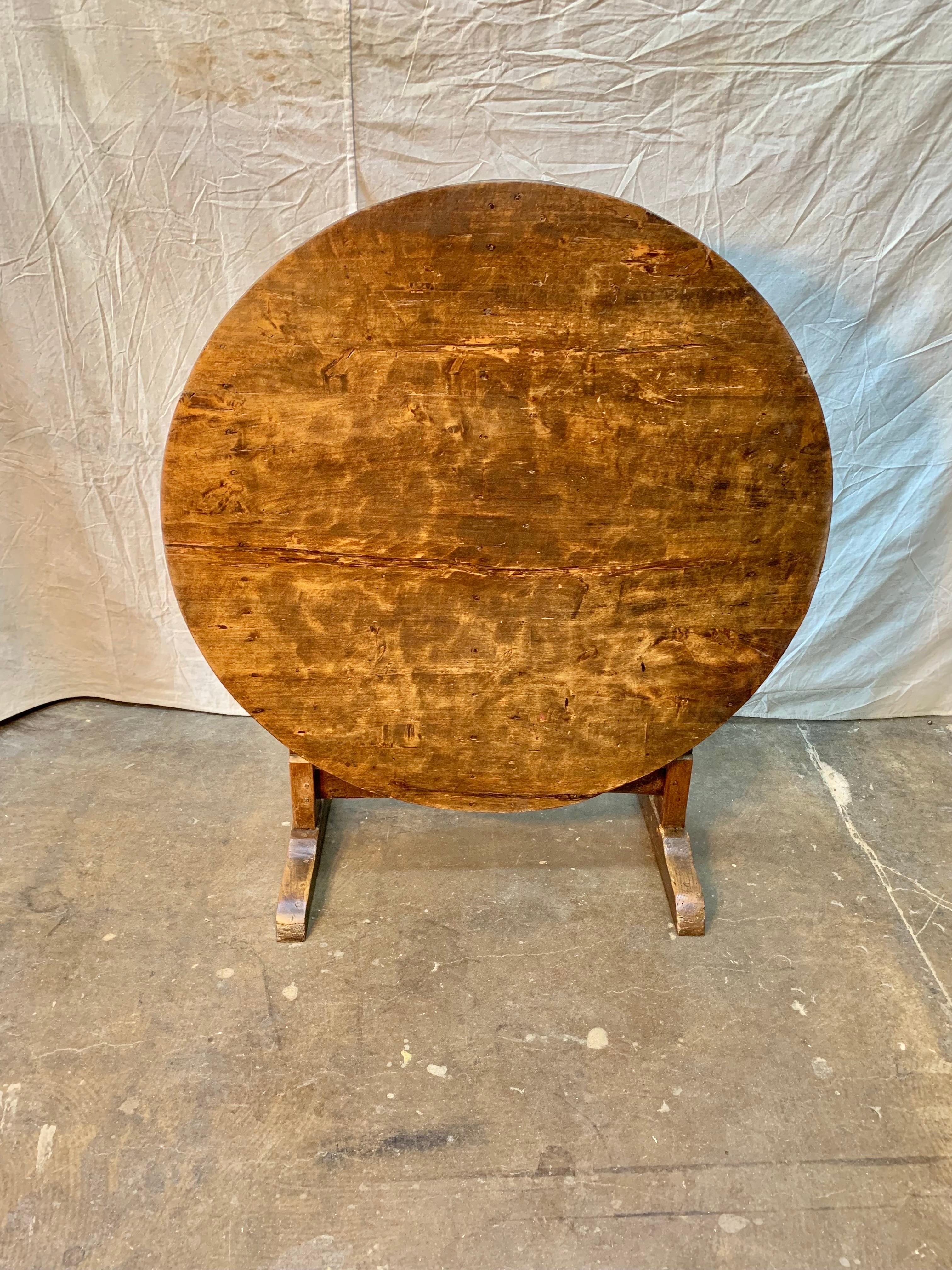 Early 19th Century French Walnut Wine Tasting Table For Sale 5
