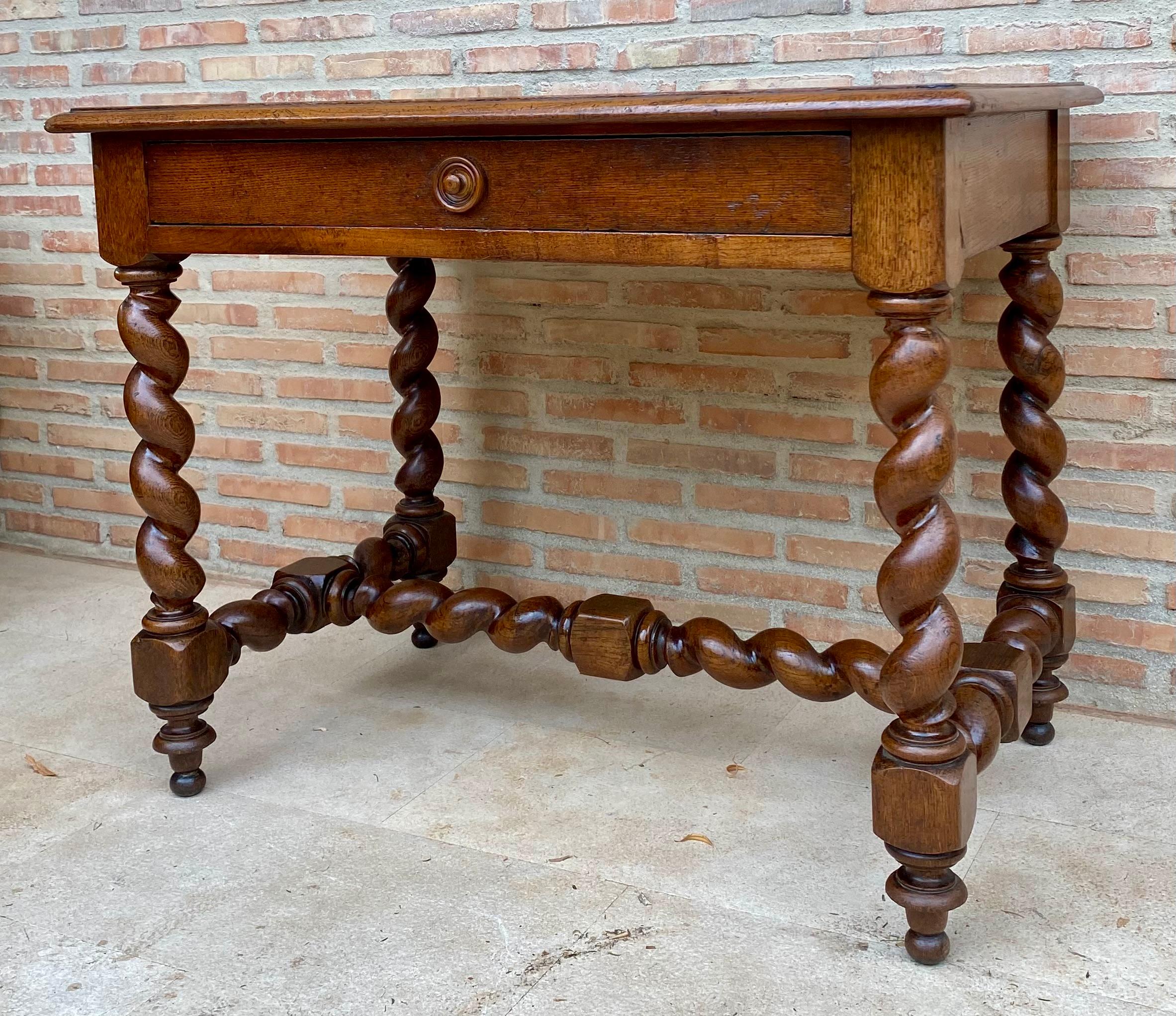 Baroque Table de travail en noyer français du début du 19e siècle en vente