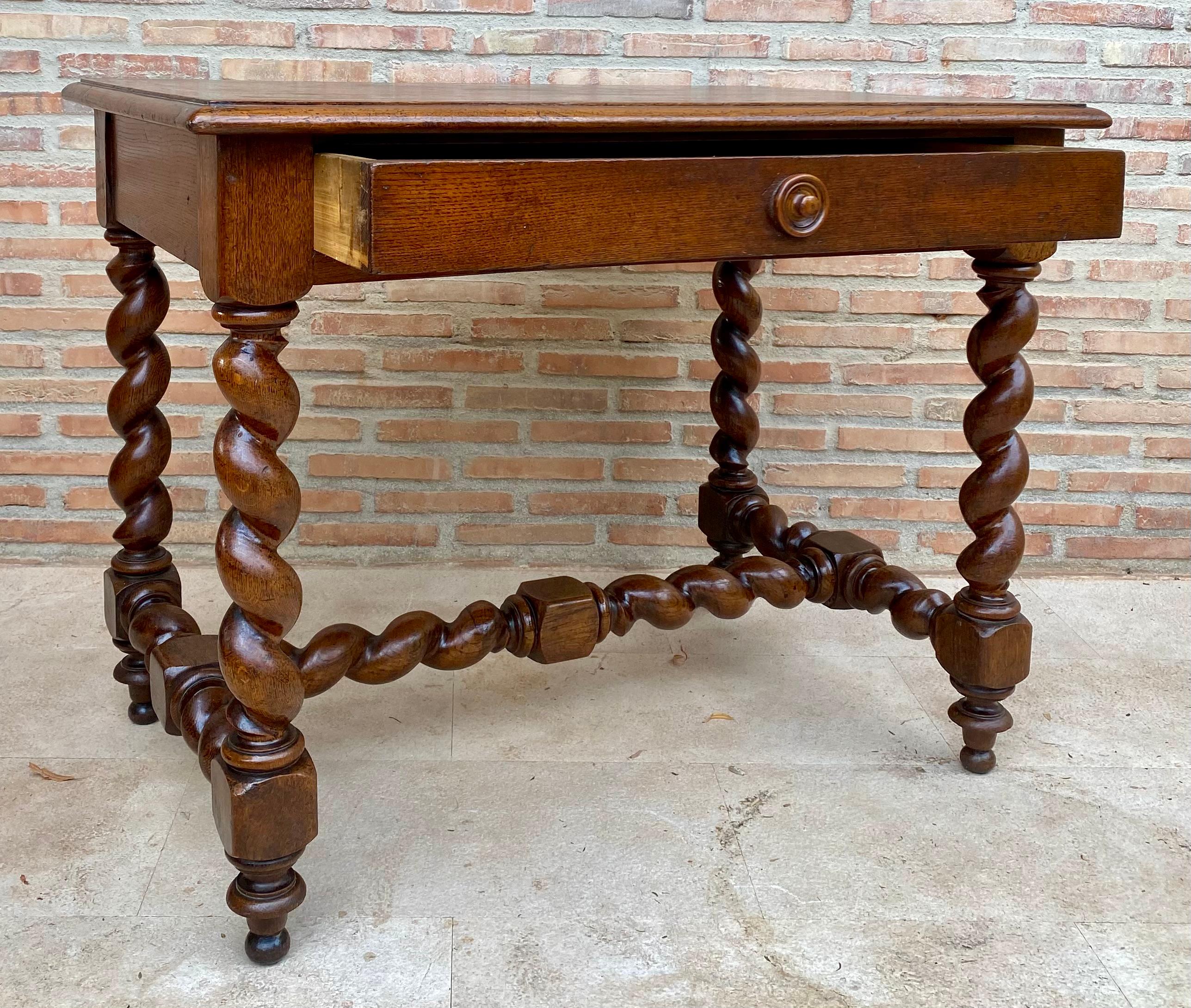 XIXe siècle Table de travail en noyer français du début du 19e siècle en vente