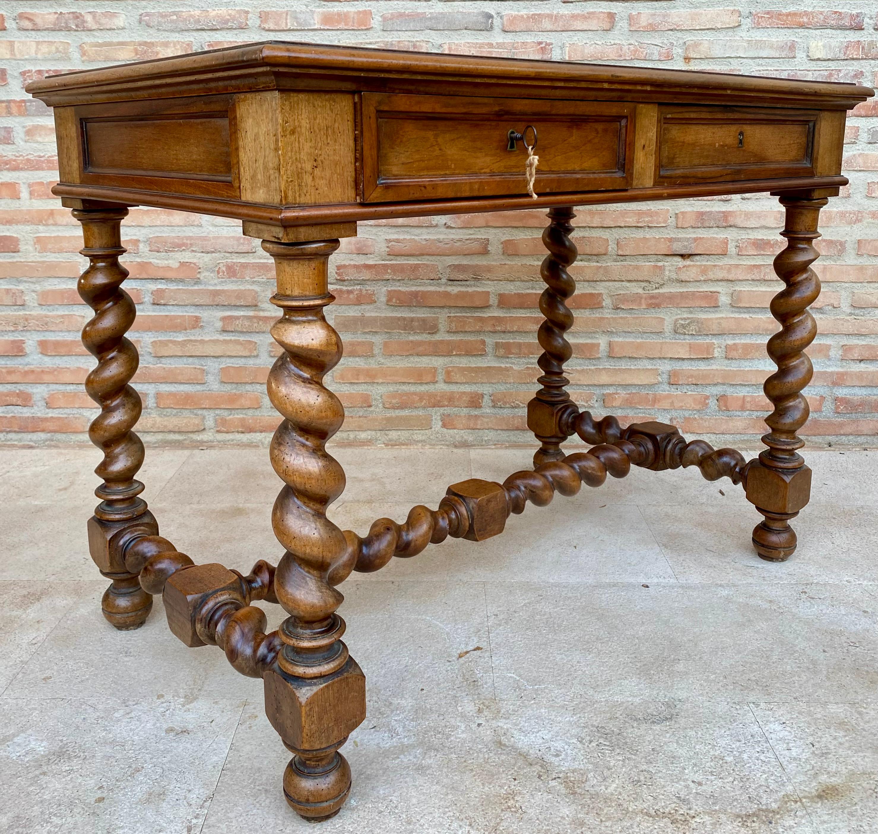 Table de travail en noyer français du début du 19e siècle Bon état - En vente à Miami, FL
