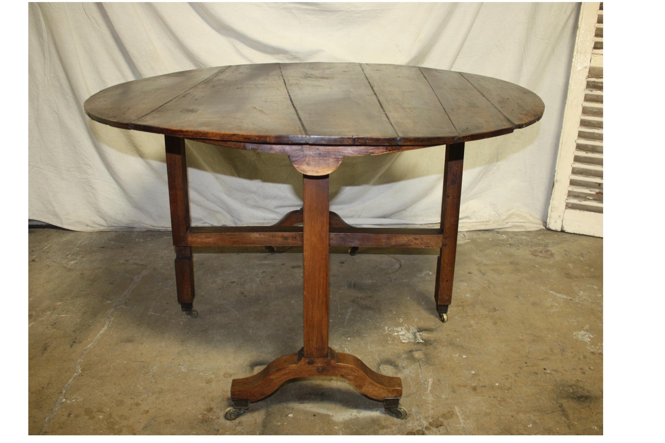 Early 19th Century French Wine Table In Excellent Condition In Stockbridge, GA