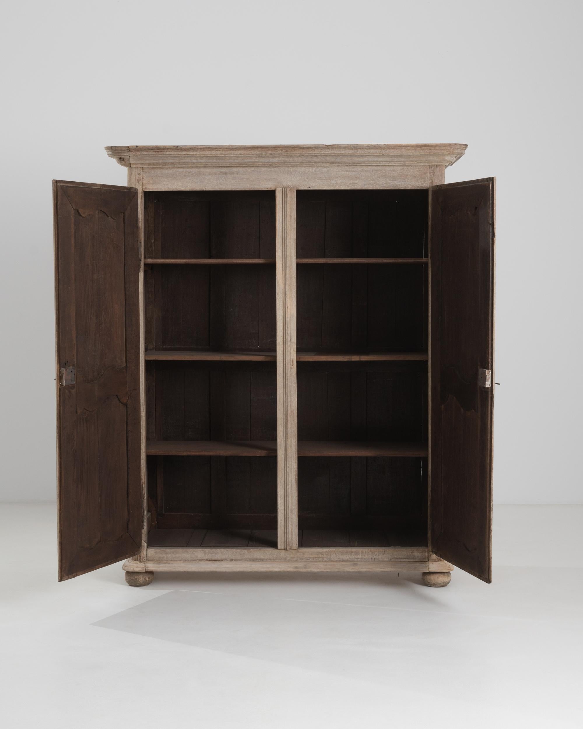 Blanchi Cabinet en bois français du début du 19ème siècle en vente