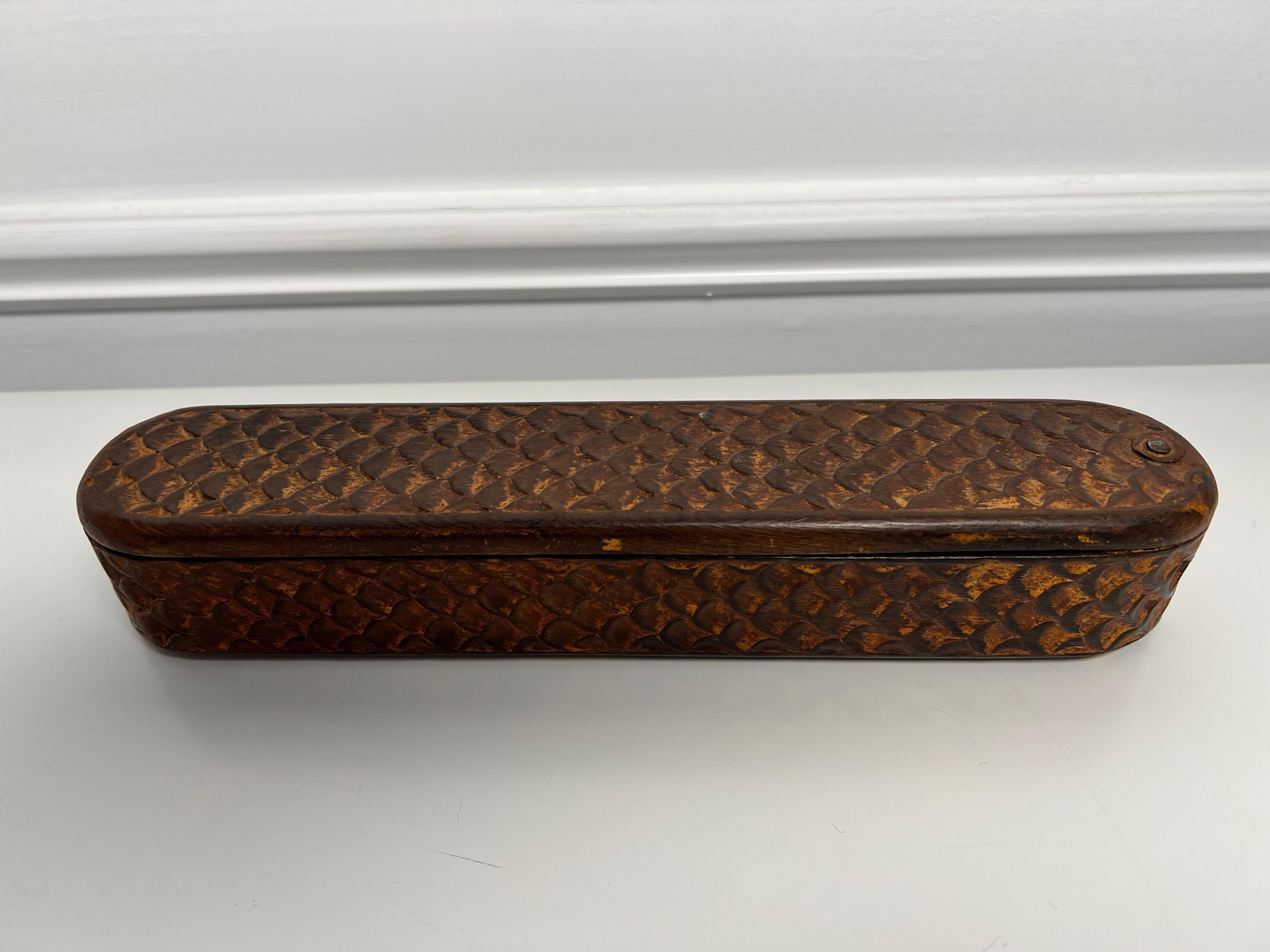 Français Début du 19ème siècle, boîte en bois français sculptée à la main pour encrier et stylos en vente
