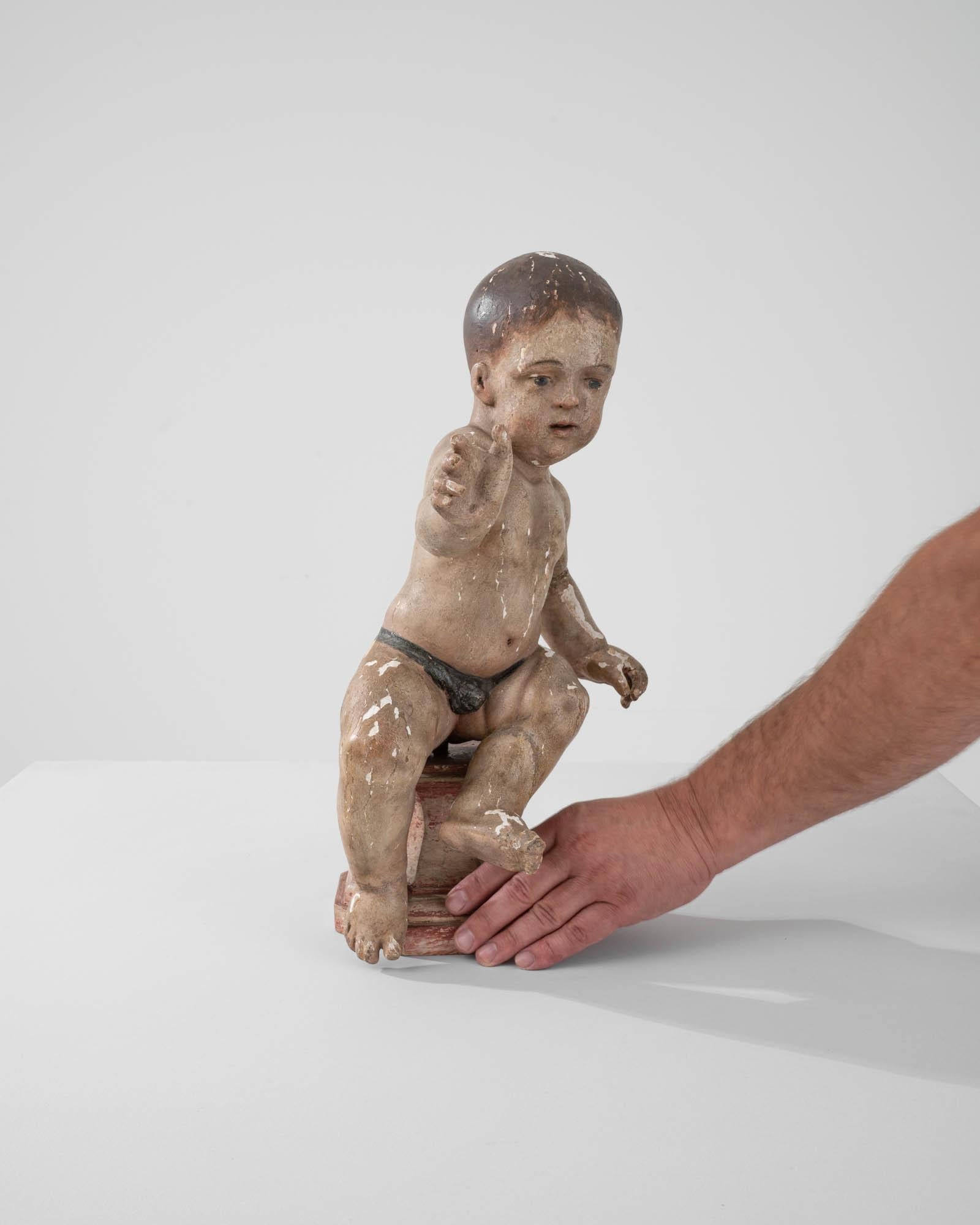 Français Sculpture en bois française du début du 19e siècle représentant un jeune enfant en vente