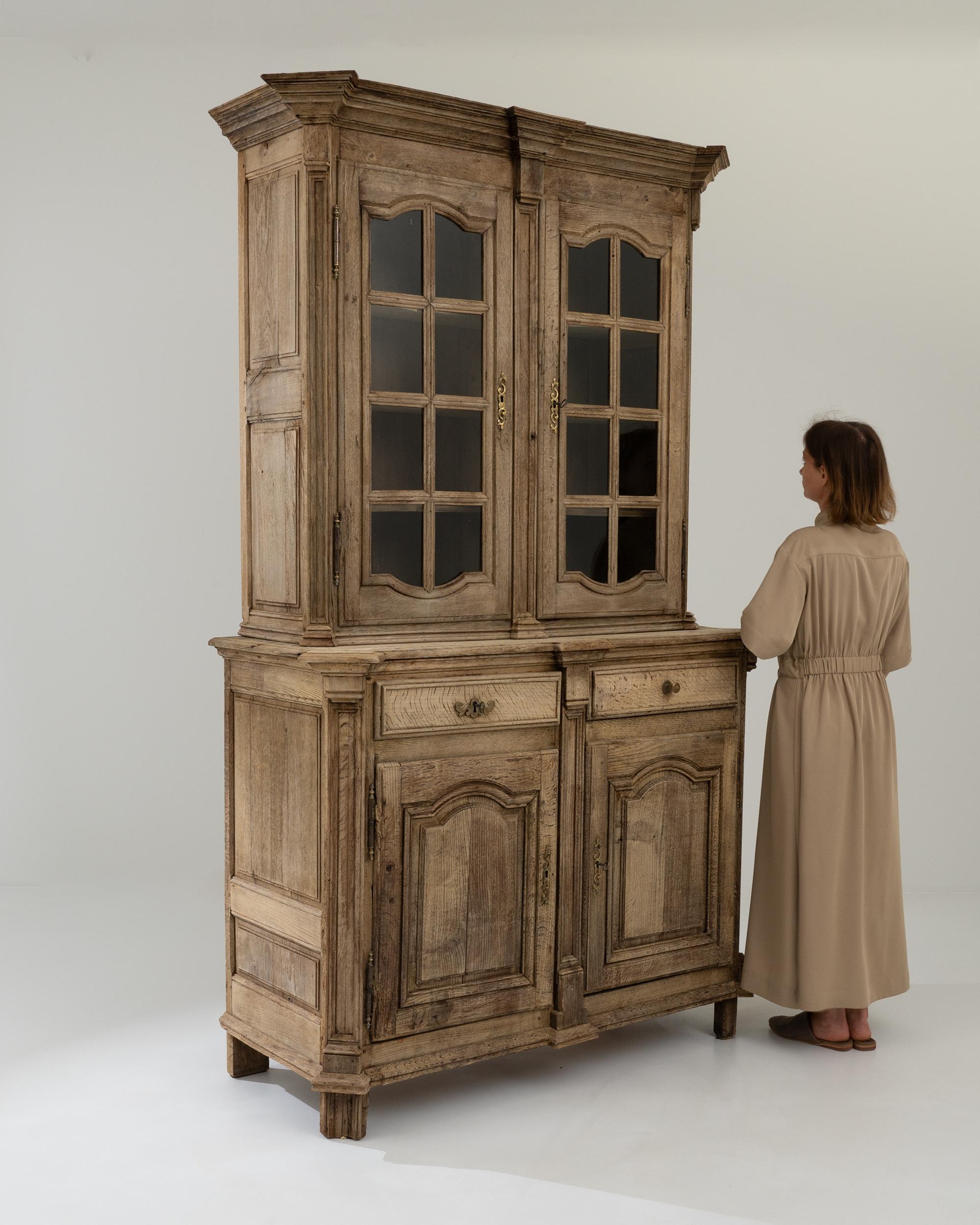 Early 19th Century French Wooden Vitrine  In Good Condition For Sale In High Point, NC
