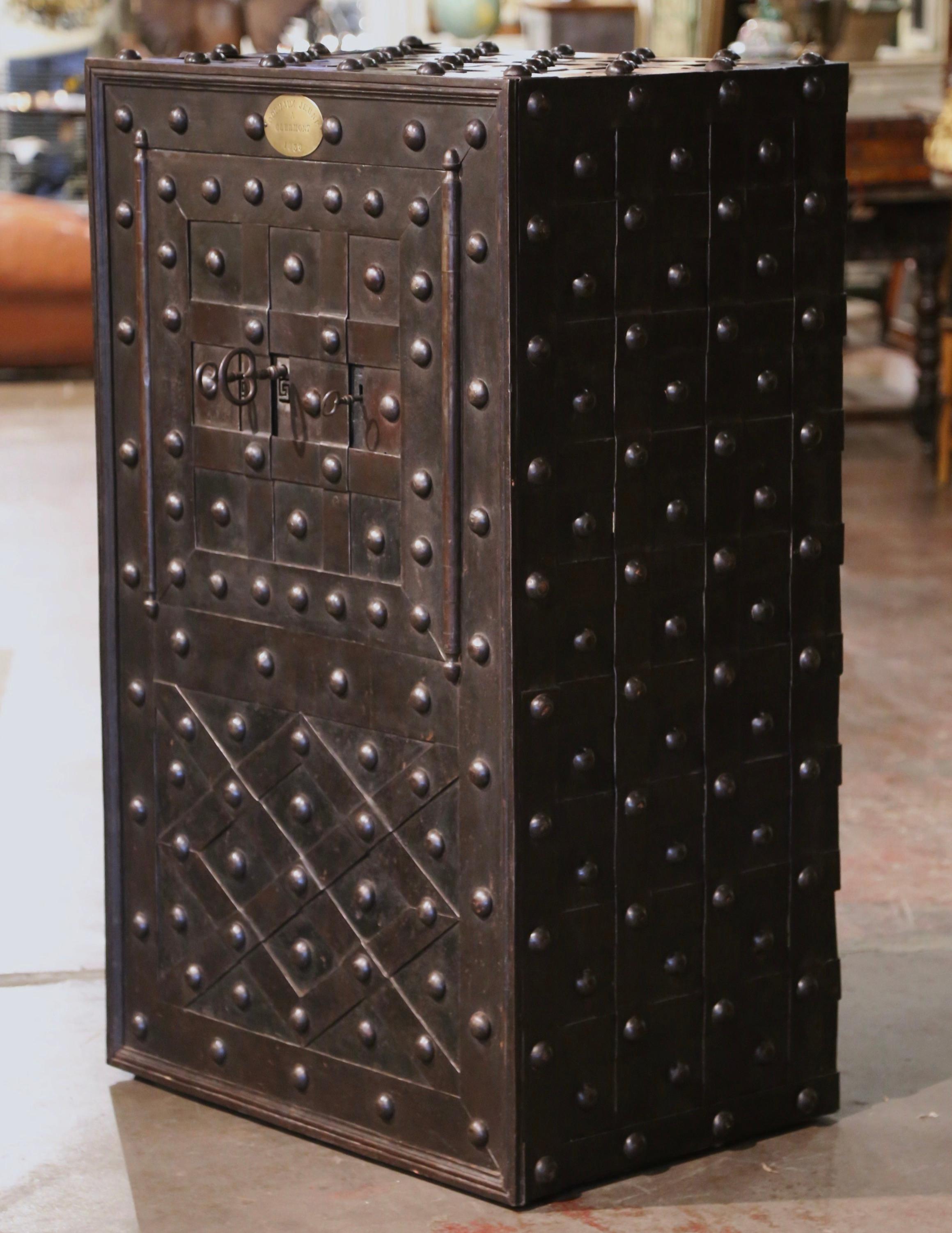 Early 19th Century French Wrought Iron Hobnail Studded Safe Dated 1838  For Sale 4