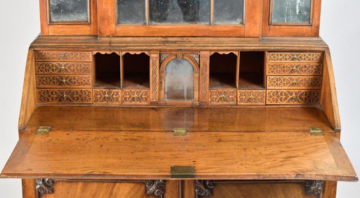 Giorgio III Libreria Chippendale Cinese con specchio del primo Ottocento in vendita