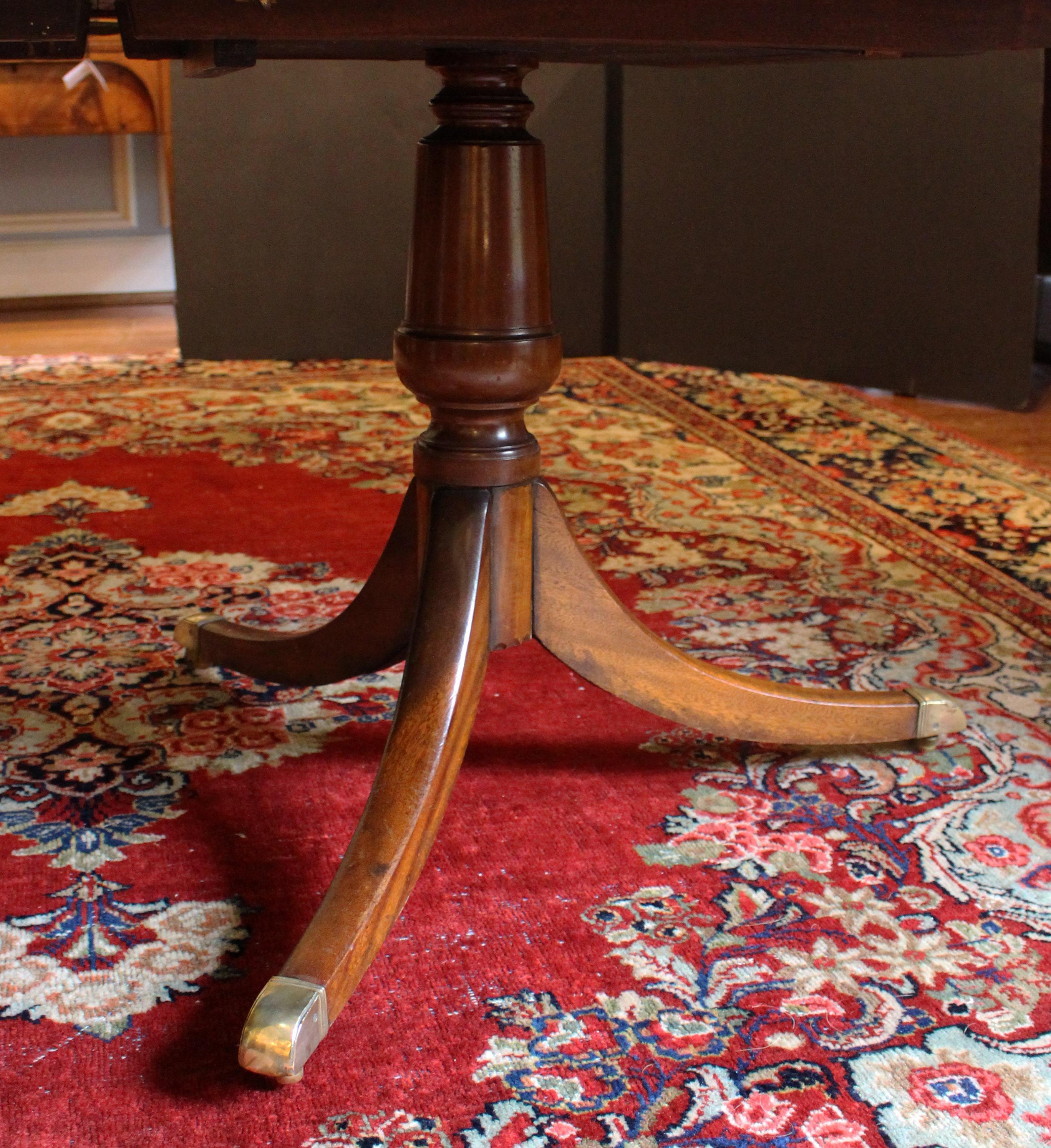 Early 19th Century George III Double Pedestal Dining Table In Good Condition In Chapel Hill, NC
