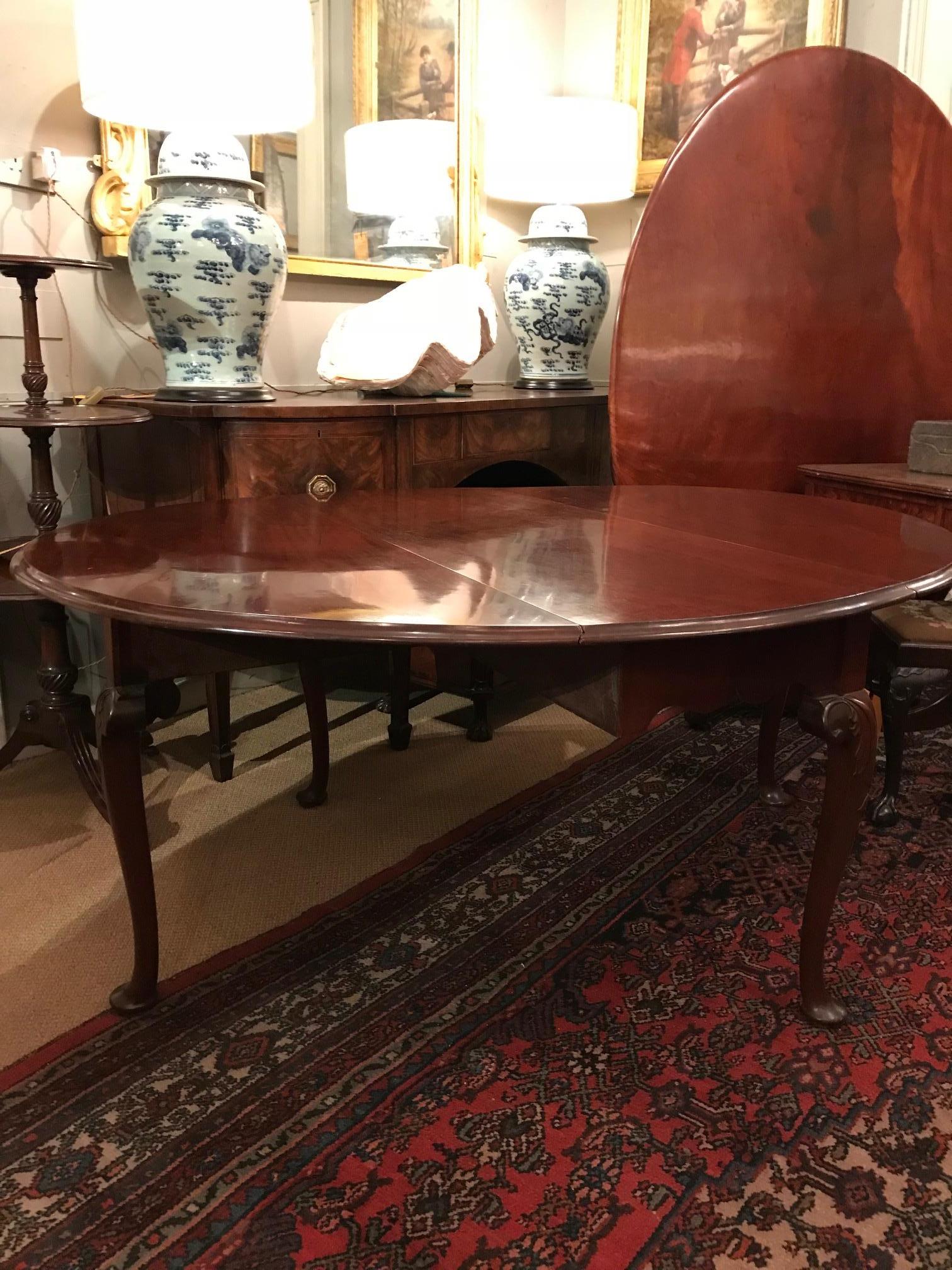 Early 19th Century George III Flame Mahogany Drop-Leaf Table In Good Condition For Sale In Dublin 8, IE