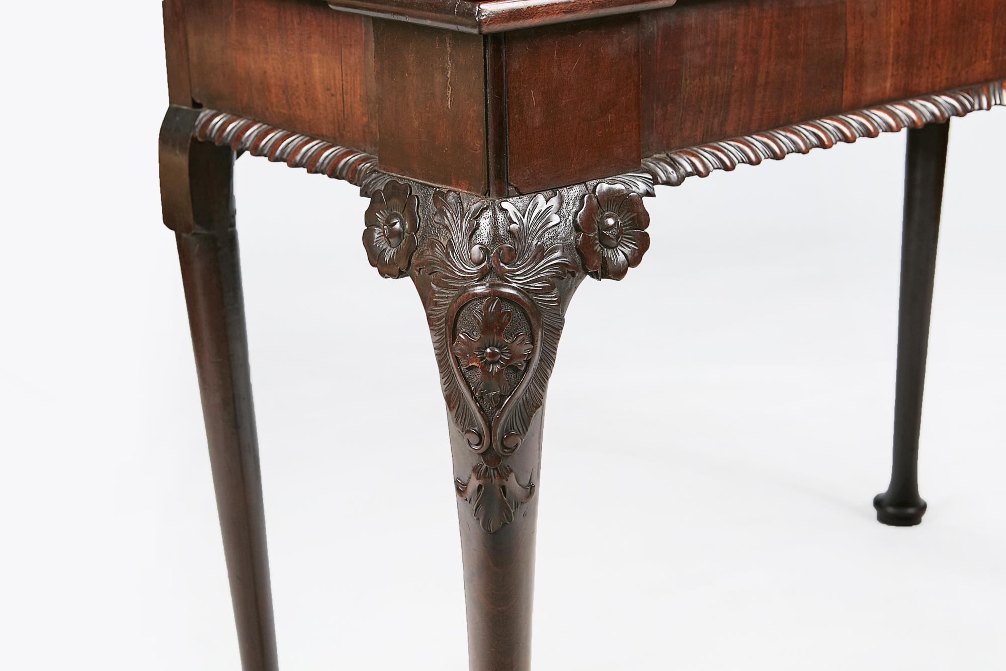 Early 19th Century George III Mahogany Card Table In Good Condition For Sale In Dublin 8, IE