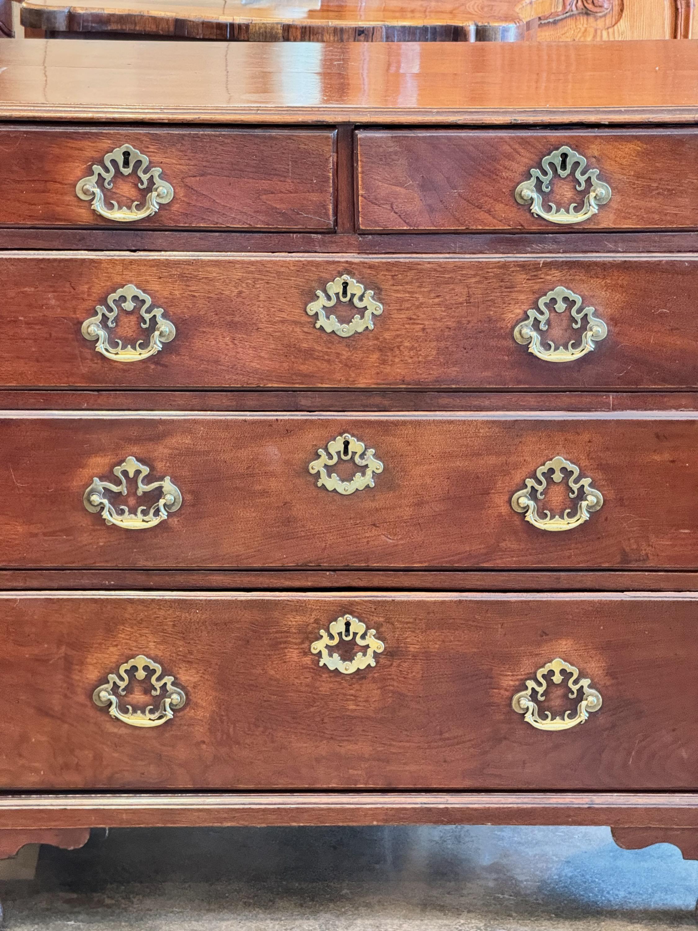 British Early 19th Century George III Mahogany Chest For Sale