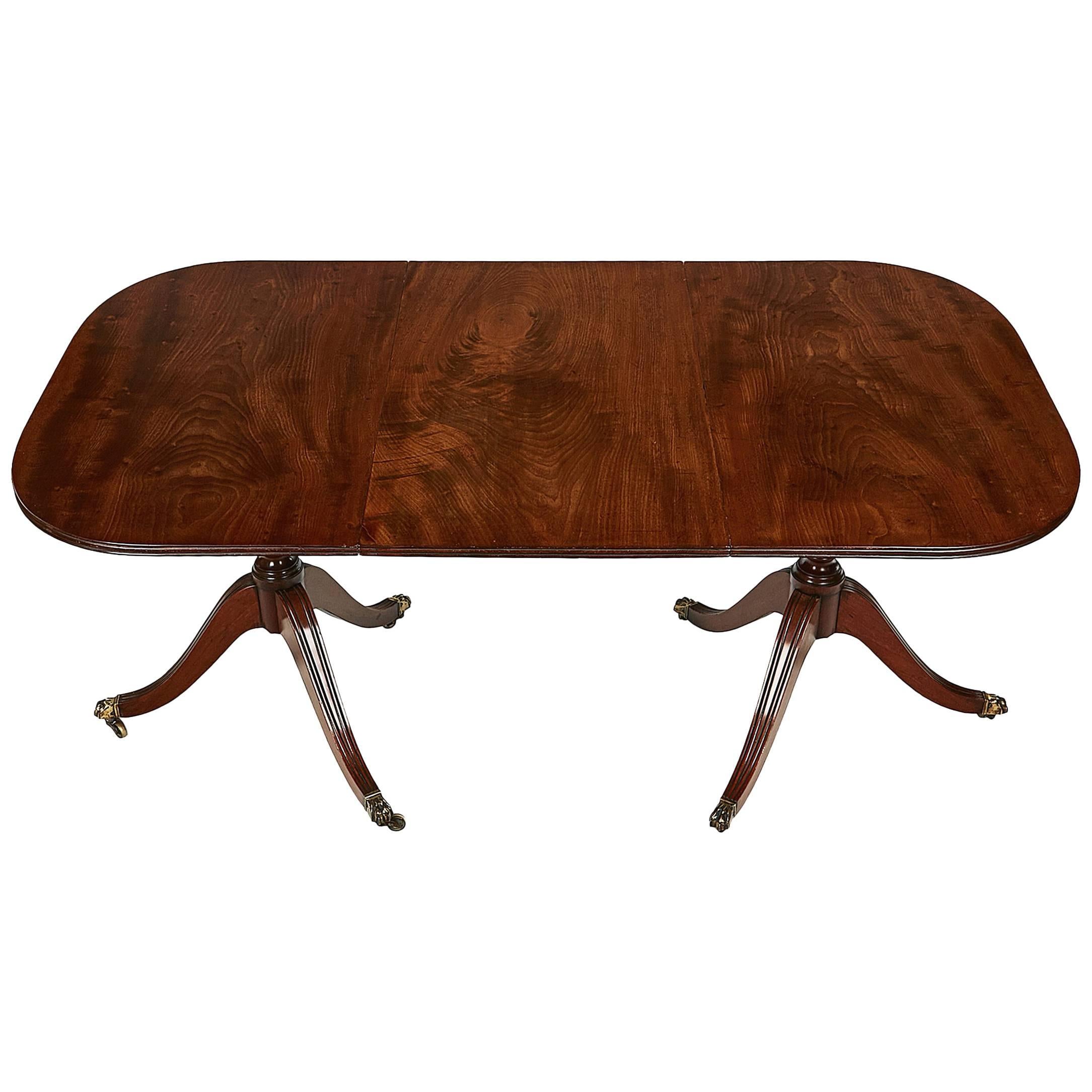 Early 19th Century George III Mahogany Table with One Expanding Leaf For Sale