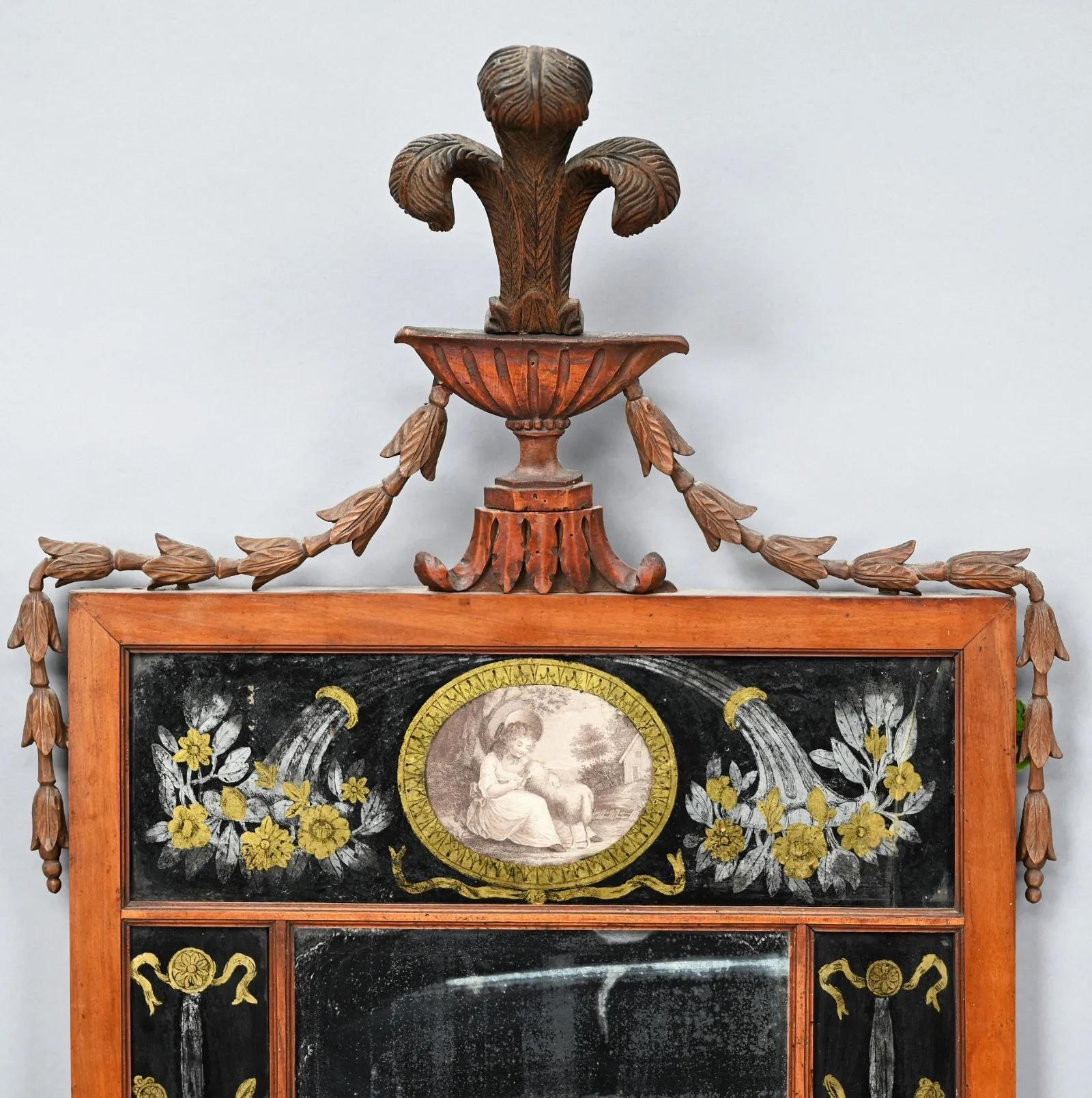 Anglais Miroir néoclassique en bois de hêtre sculpté et églomisé du début du XIXe siècle de style George III en vente
