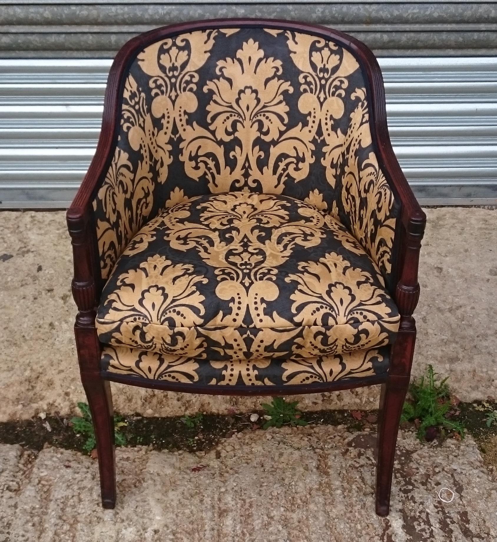 Early 19th century George III period mahogany antique library chair standing on sabre legs with turned baluster support for the arms and close reeding all around the top. 

English, circa 1810 

Measures: 25