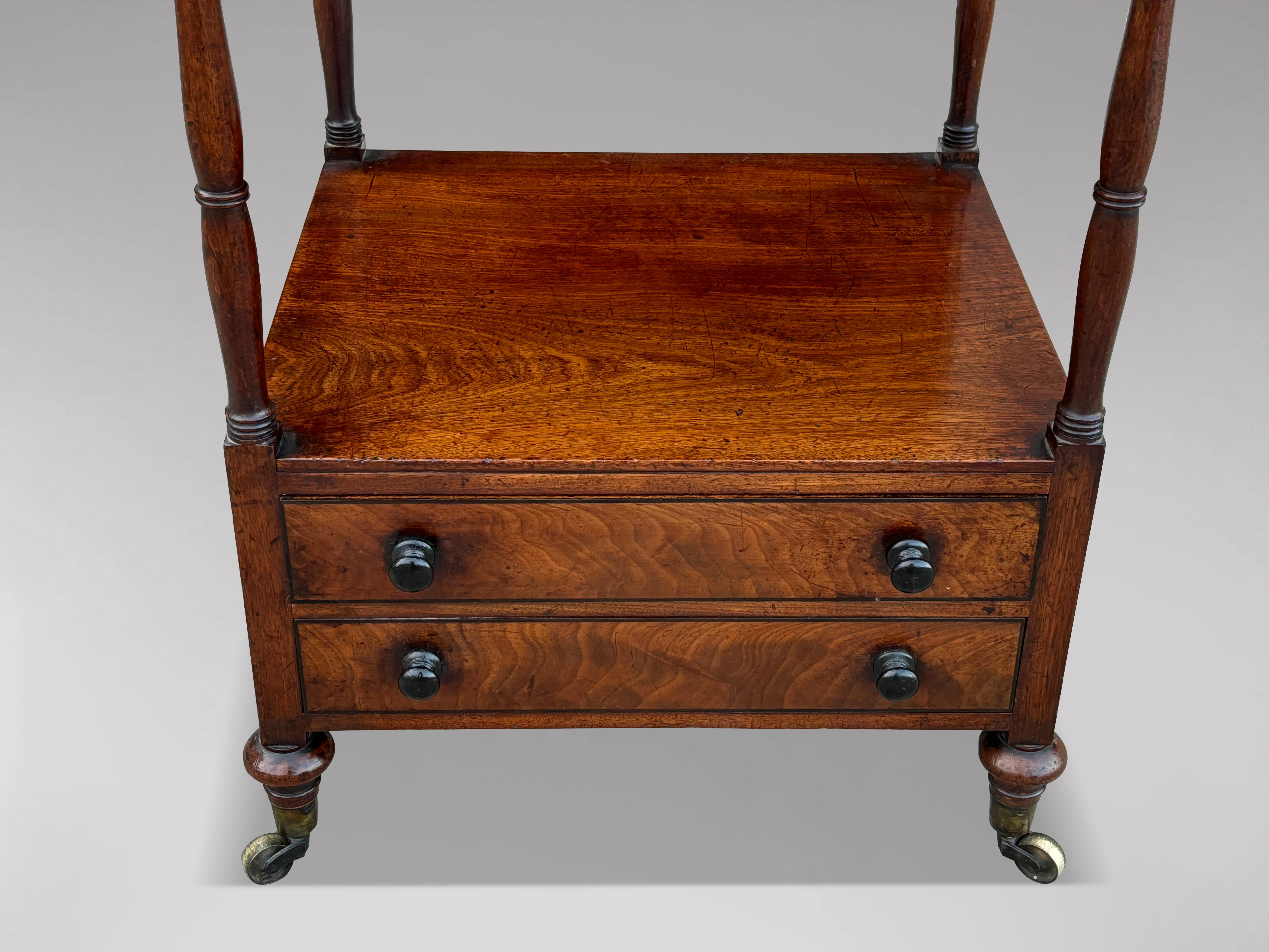 XIXe siècle Début du 19ème siècle, période George III, en acajou, Whatnot en vente