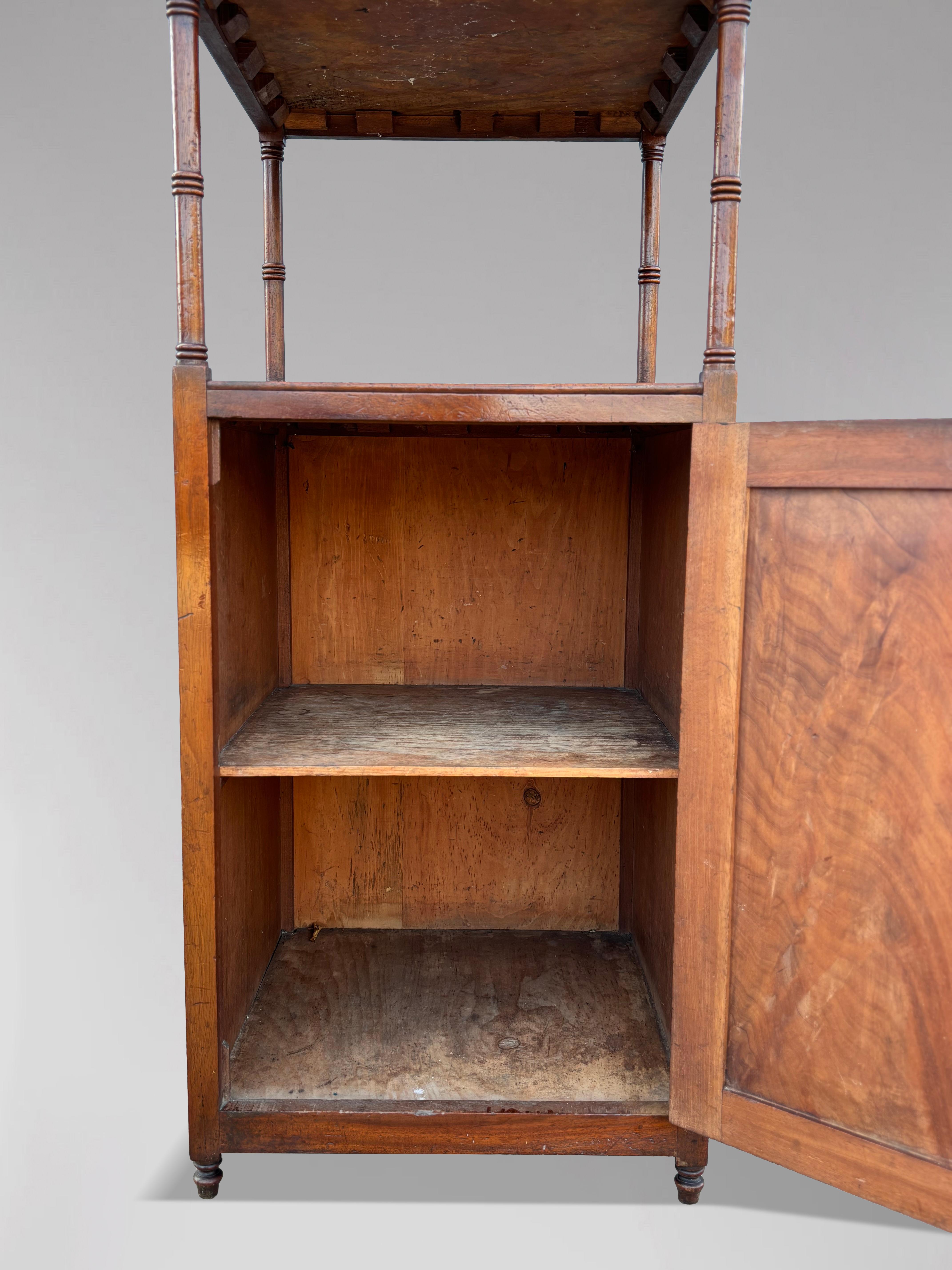 Début du 19e siècle, période George III Grand pupitre à musique en acajou Whatnot en vente 5