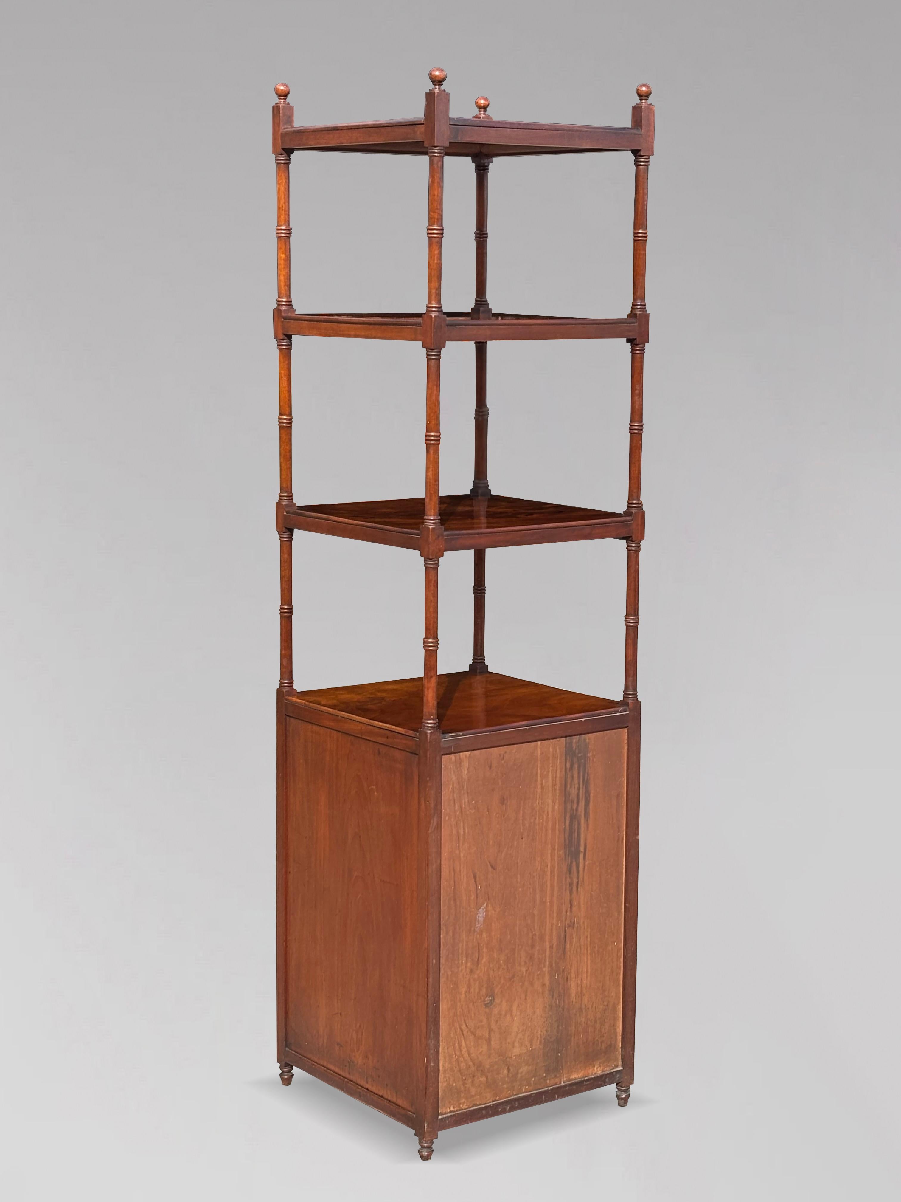 Acajou Début du 19e siècle, période George III Grand pupitre à musique en acajou Whatnot en vente