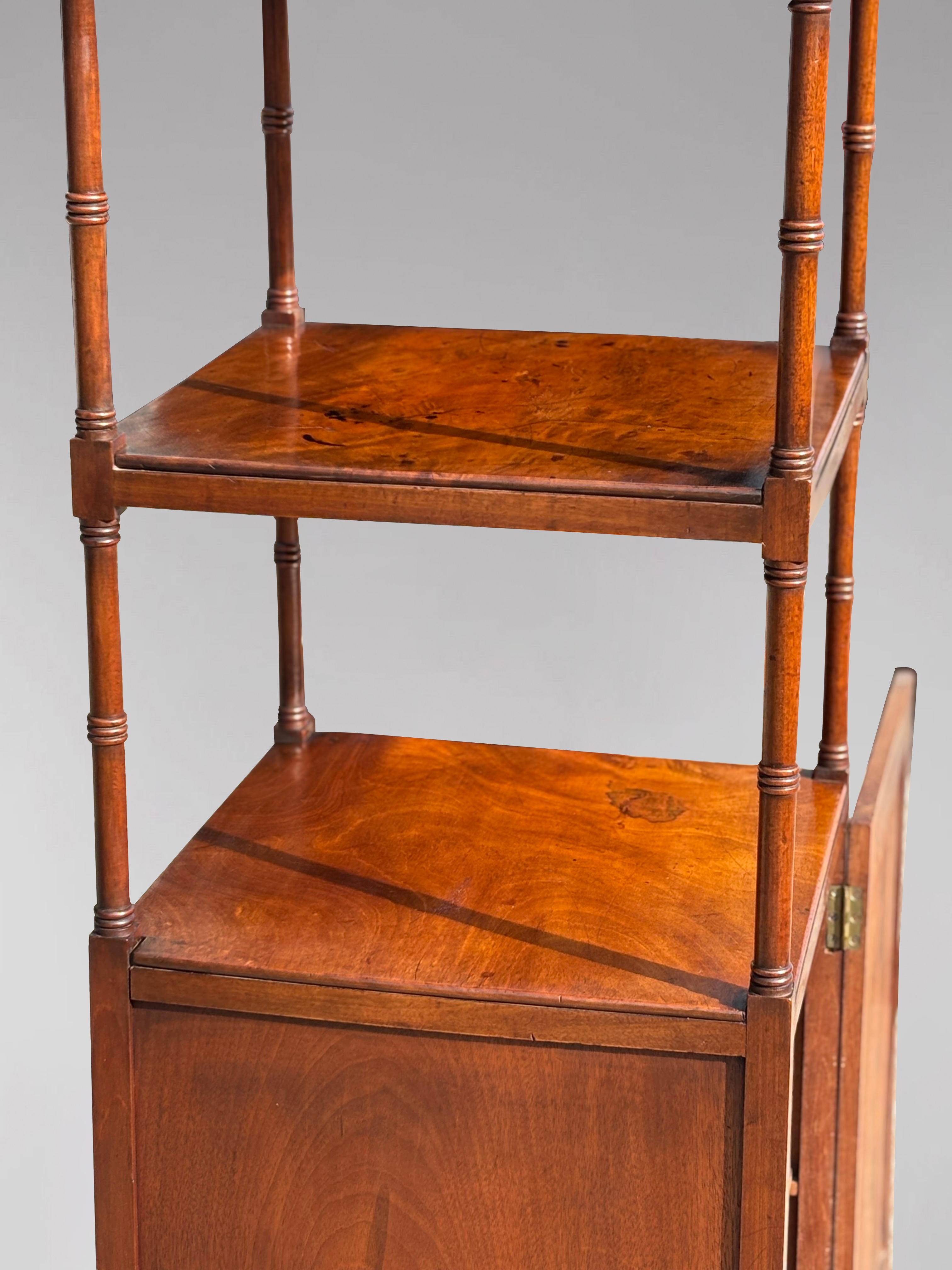 Début du 19e siècle, période George III Grand pupitre à musique en acajou Whatnot en vente 1