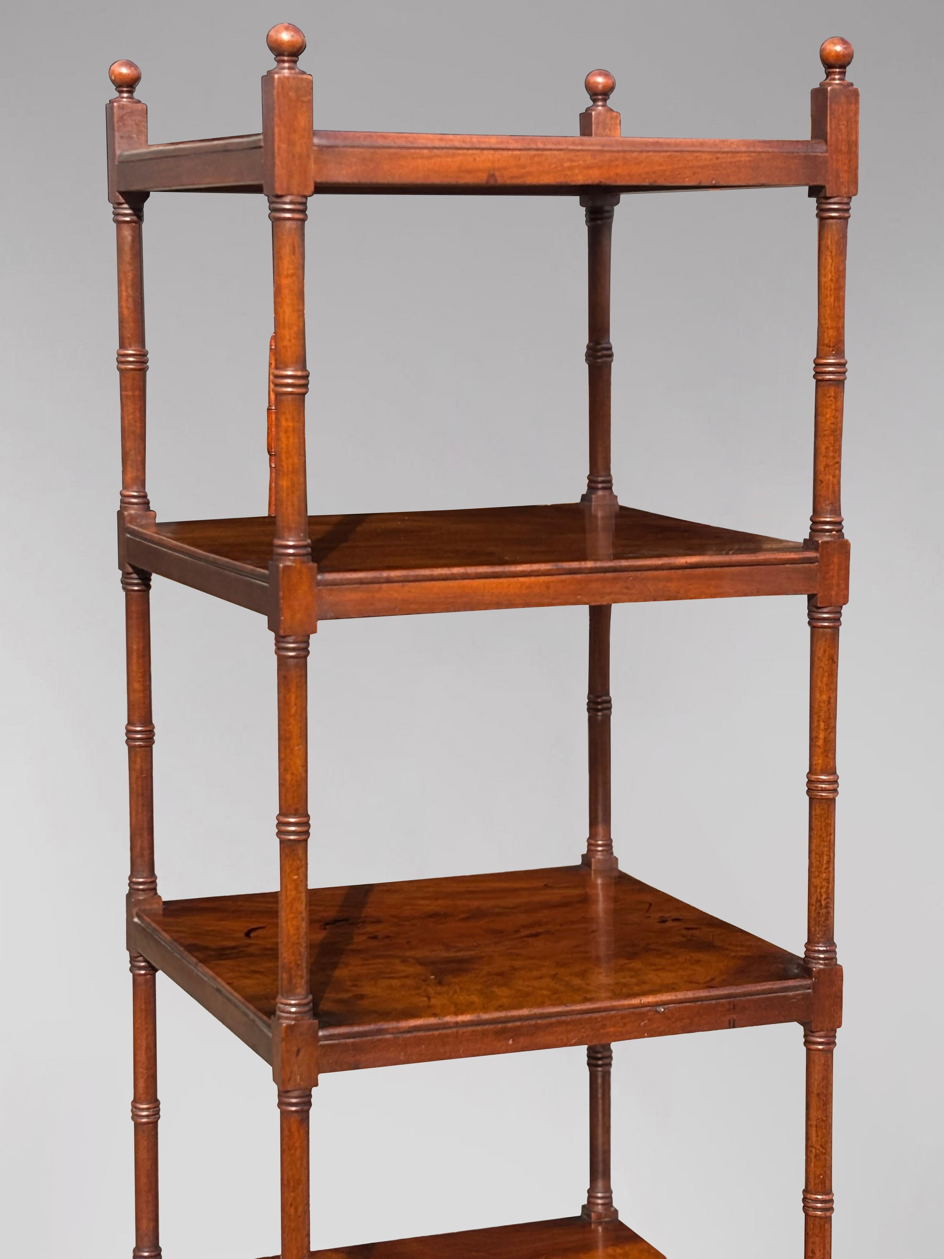 Début du 19e siècle, période George III Grand pupitre à musique en acajou Whatnot en vente 3