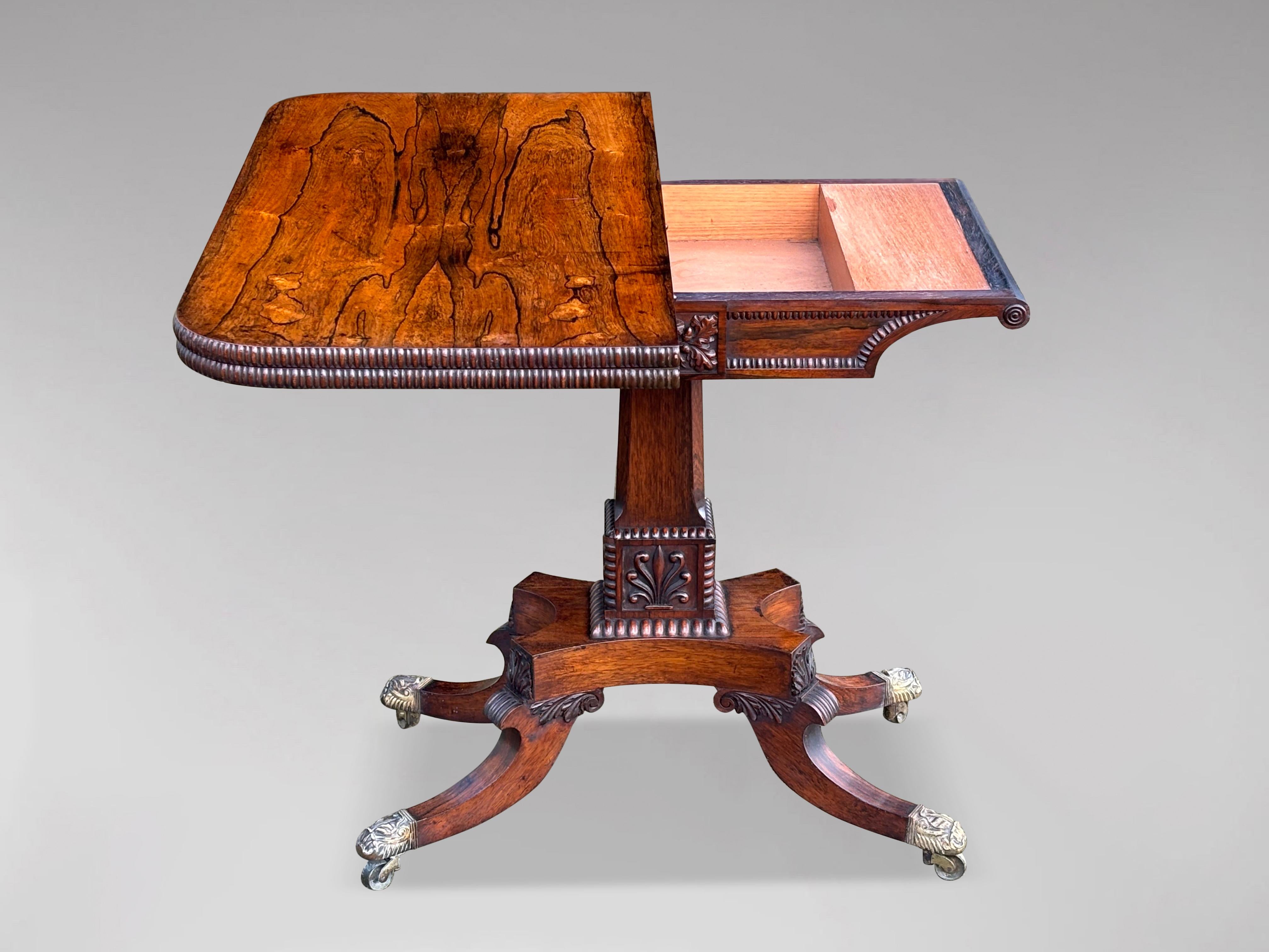Mesa de cartas plegable de palisandro de principios del siglo XIX, época de Jorge IV Británico en venta