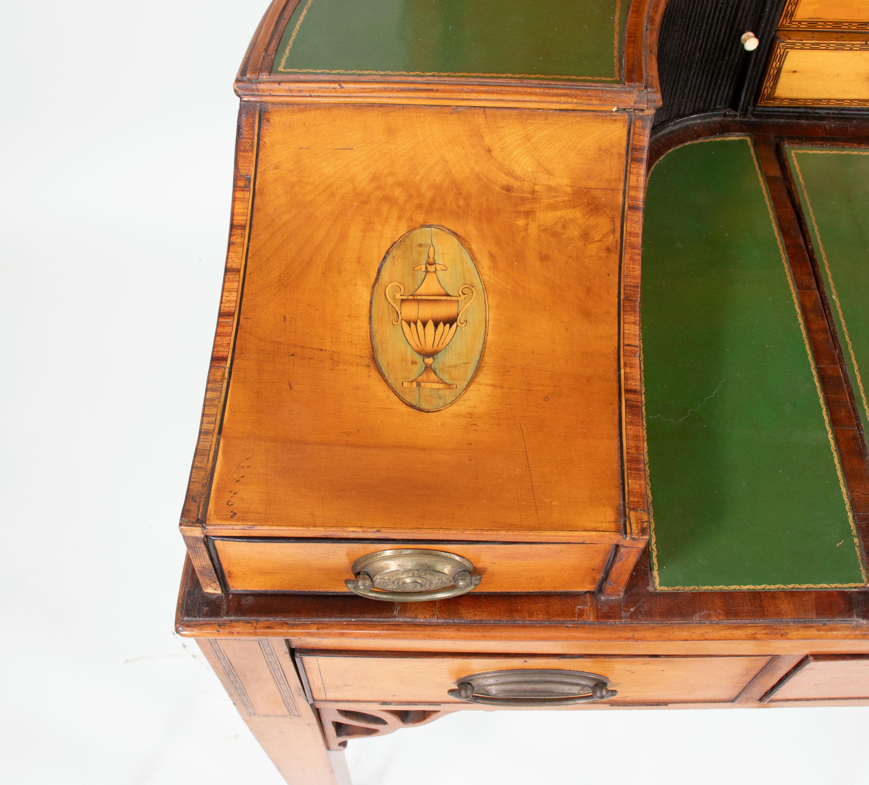 Escritorio de madera satinada de principios del siglo XIX Jorge III en venta 9