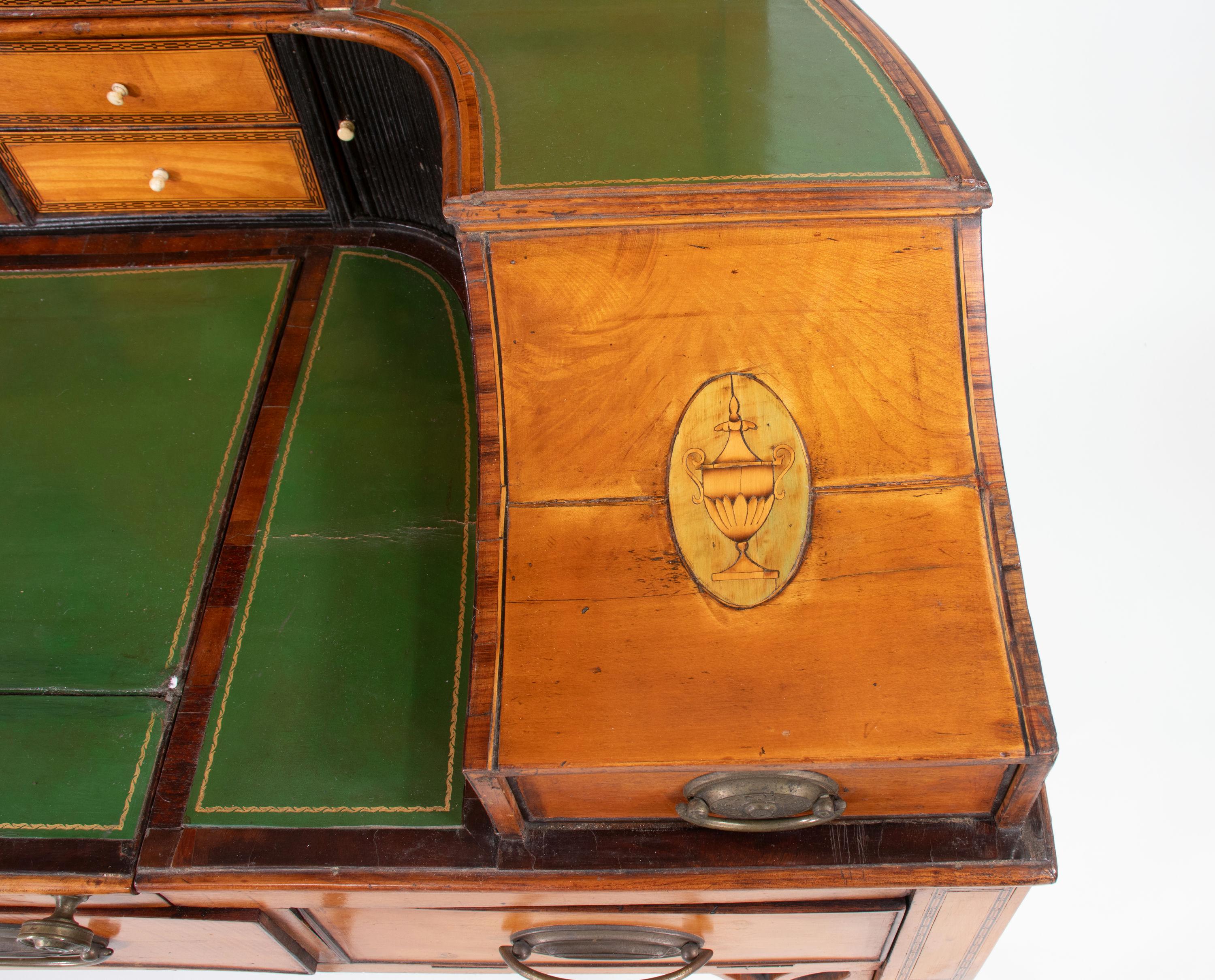 Escritorio de madera satinada de principios del siglo XIX Jorge III en venta 10