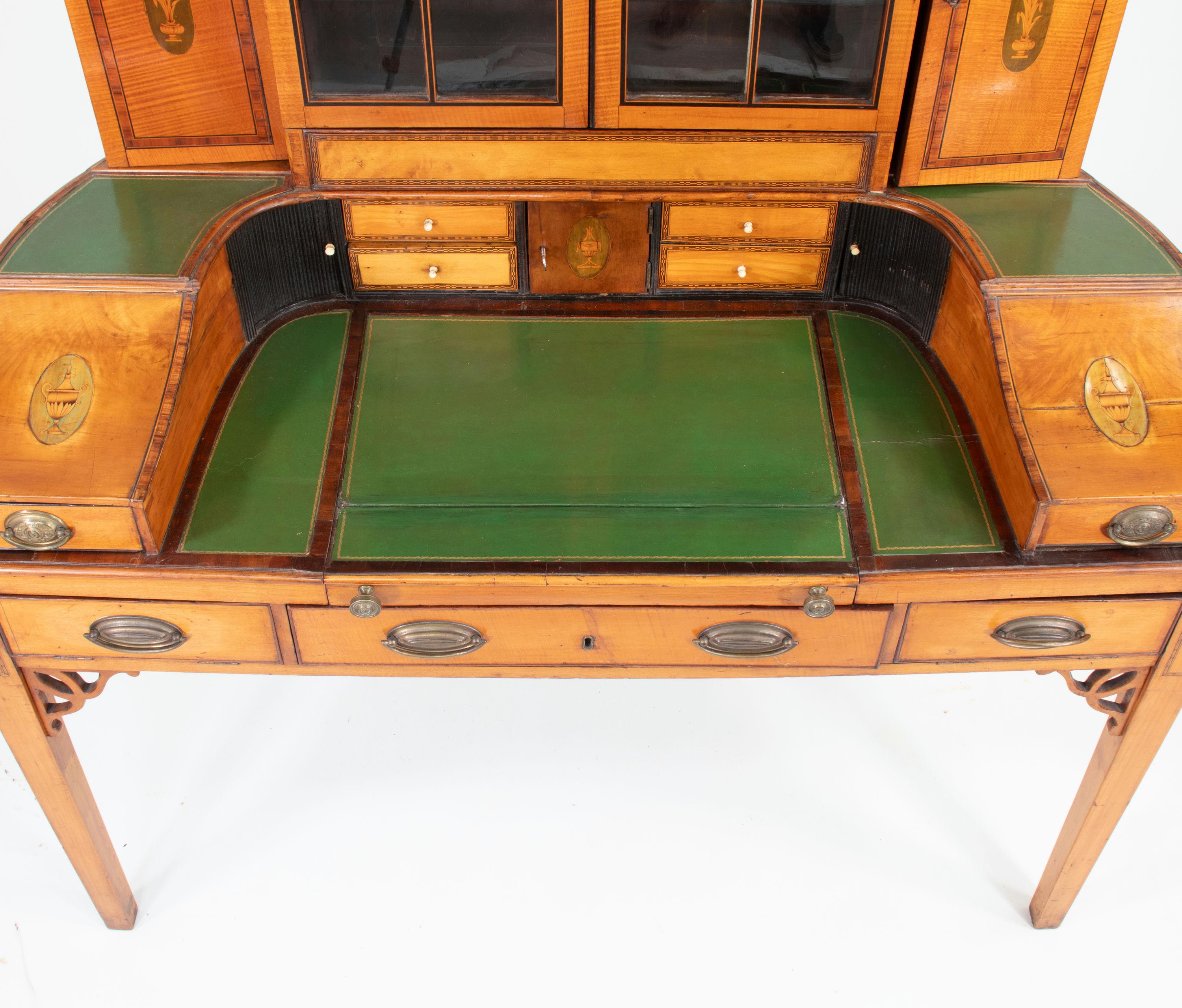 Escritorio de madera satinada de principios del siglo XIX Jorge III en venta 14